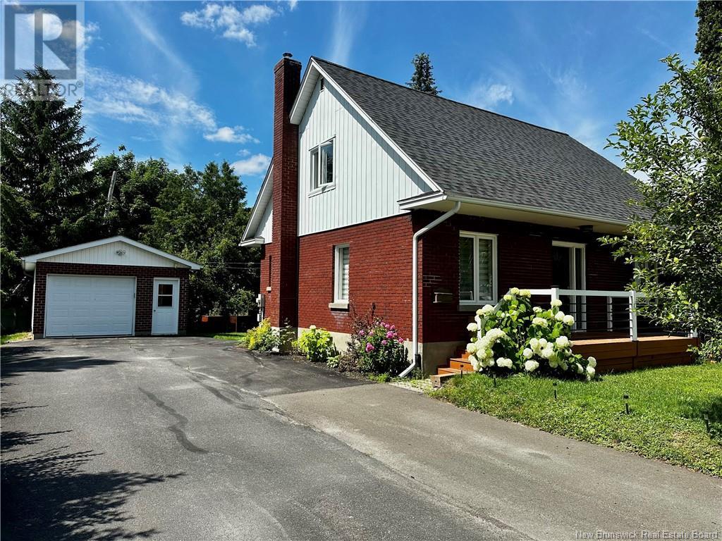 70 Ordonnance Ave, Edmundston, NB E3V 1C5