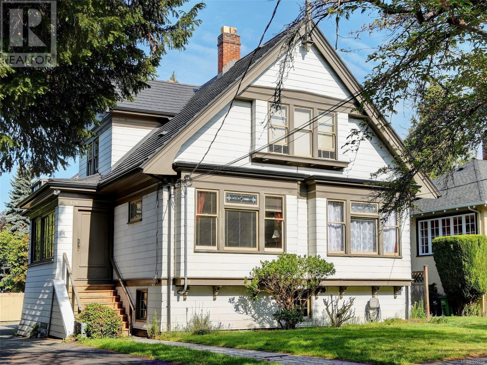 516 Suit St, Victoria, BC V8V 4C4
