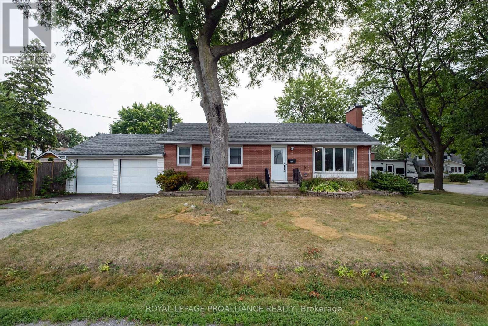 17 Woodland Acres, Belleville, ON K8N 4K2