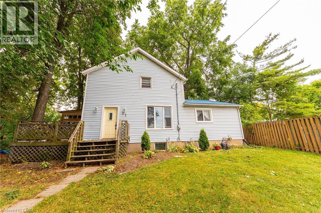 11 Elmwood Ave, St. Catharines, ON L2R 2T5