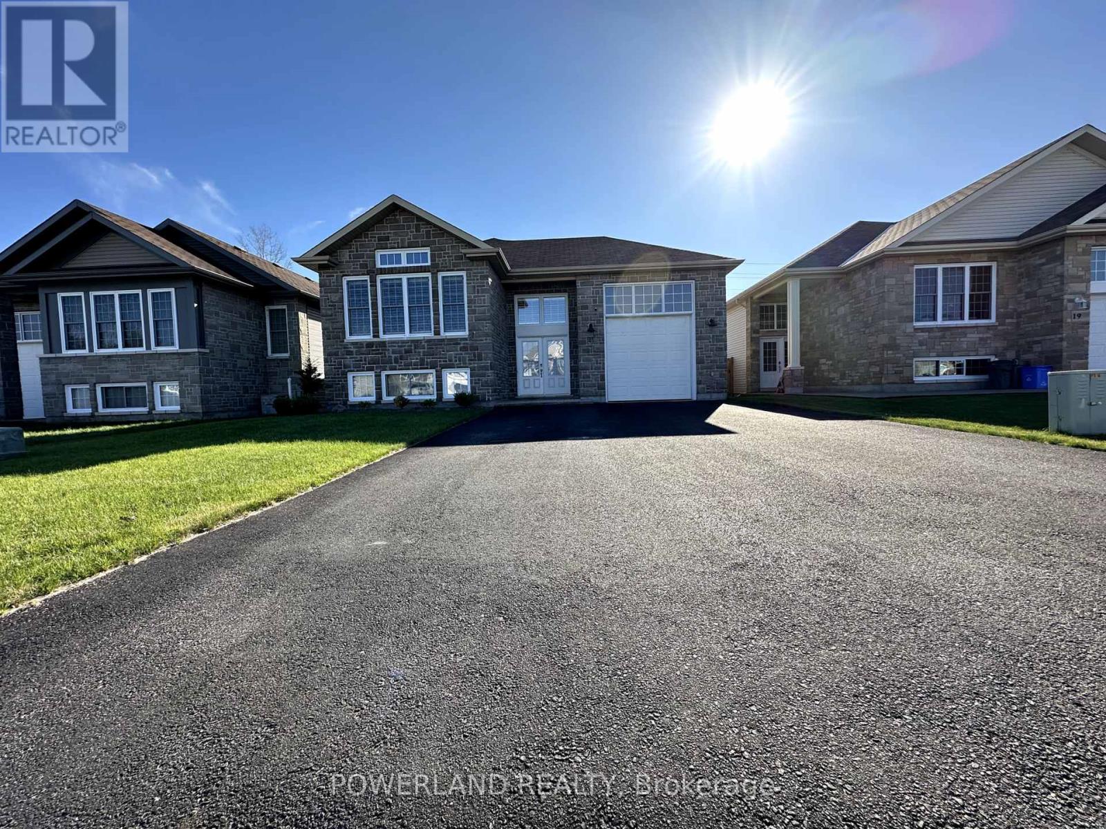 21 Brookland Dr, North Bay, ON P1A 4J7