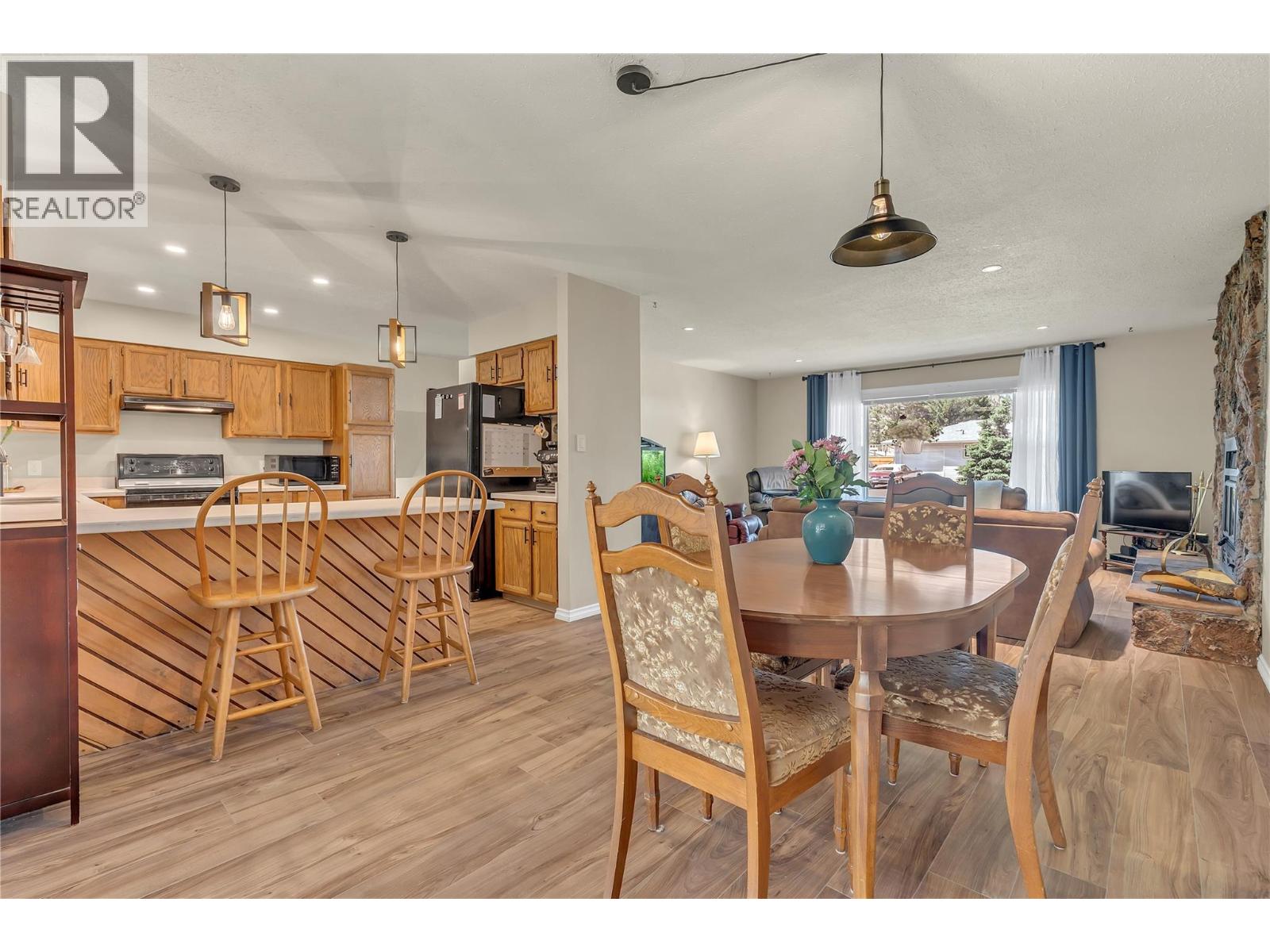 531 3 Ave, Keremeos, BC V0X 1N2