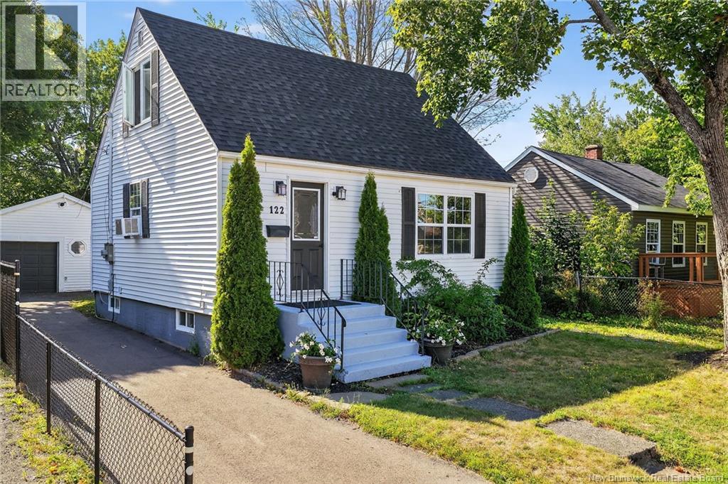 122 Jones St, Moncton, NB E1C 6J6