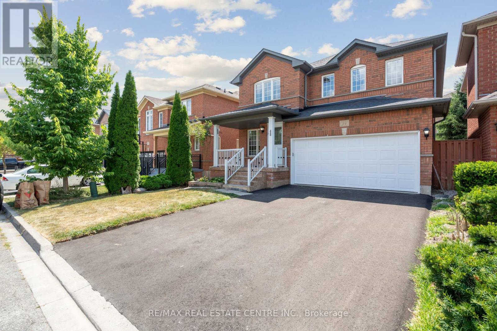 39 Four Seasons Cir, Brampton, ON L7A 2A7
