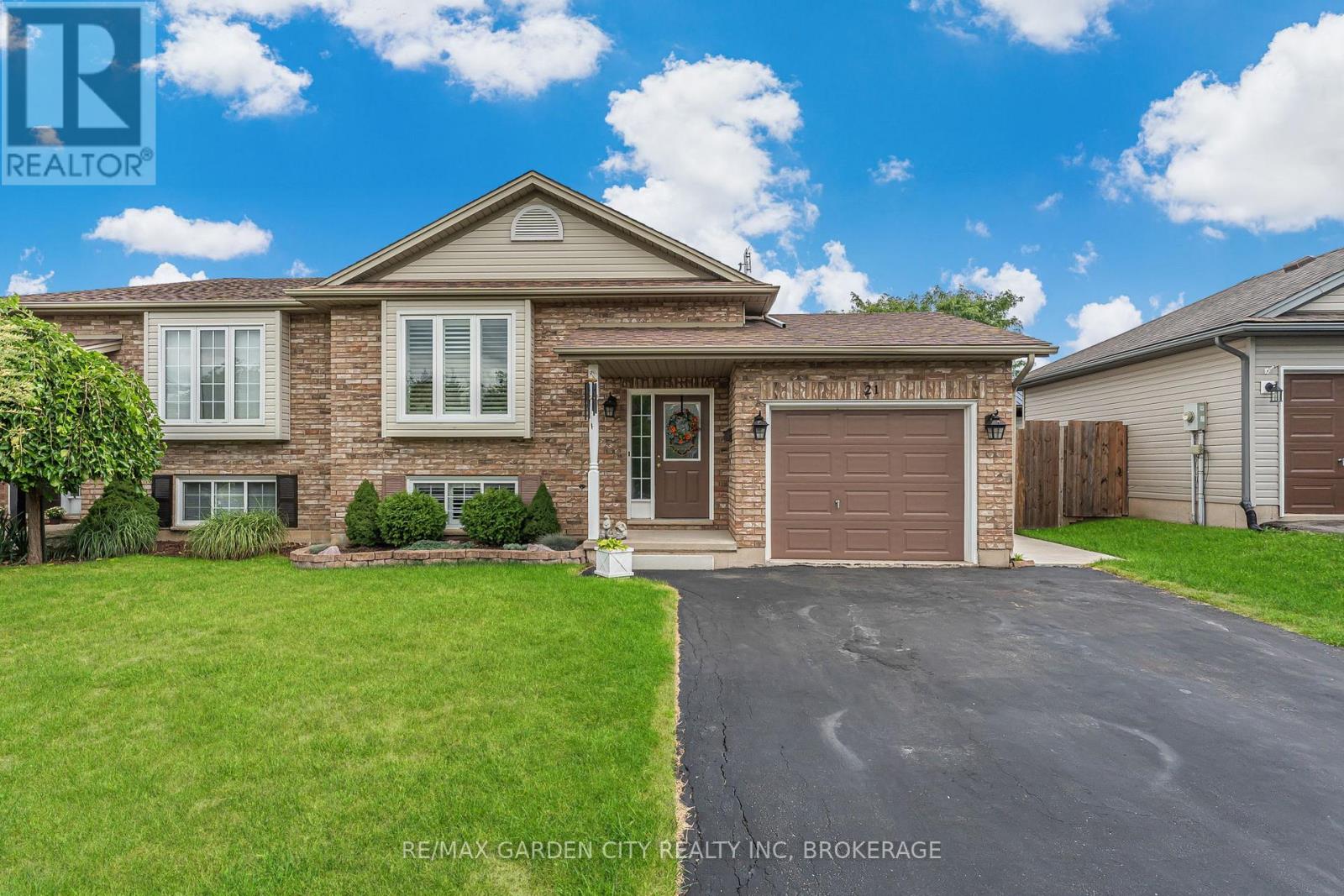 21 Jane St, West Lincoln, ON L0R 2A0