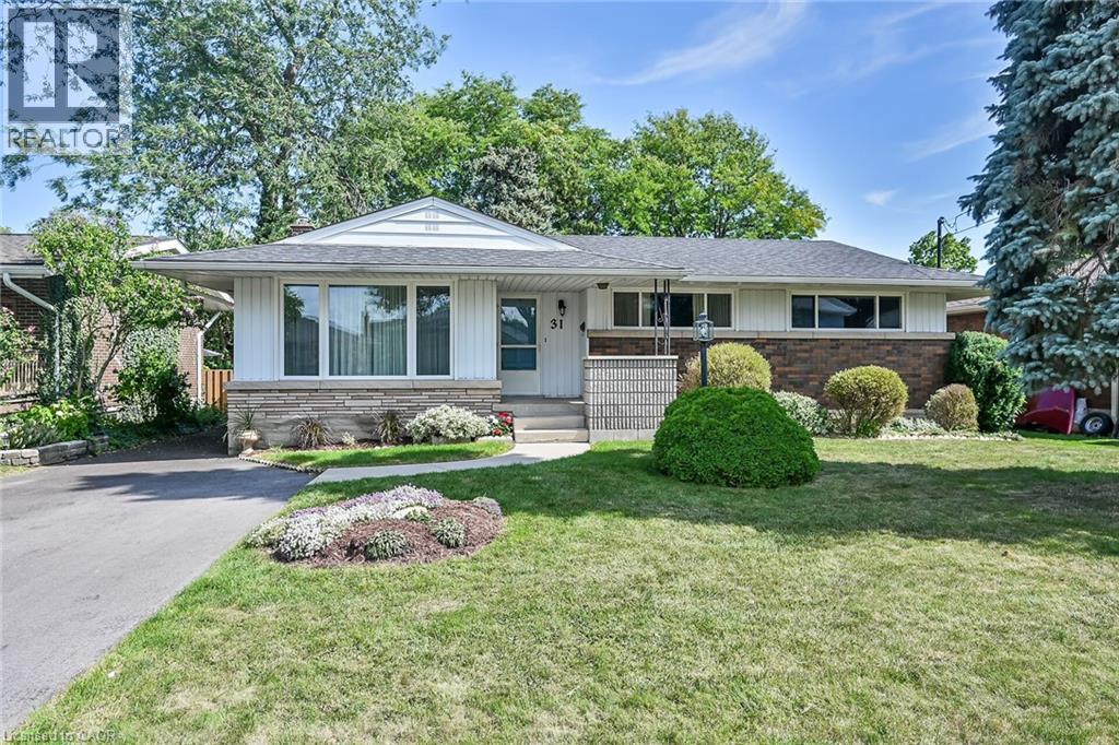 31 Belair Dr, Hamilton, ON L9A 2Z3