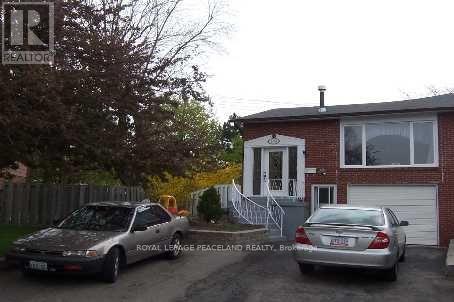 105 Apache Trl, Toronto, ON M2H 2J1