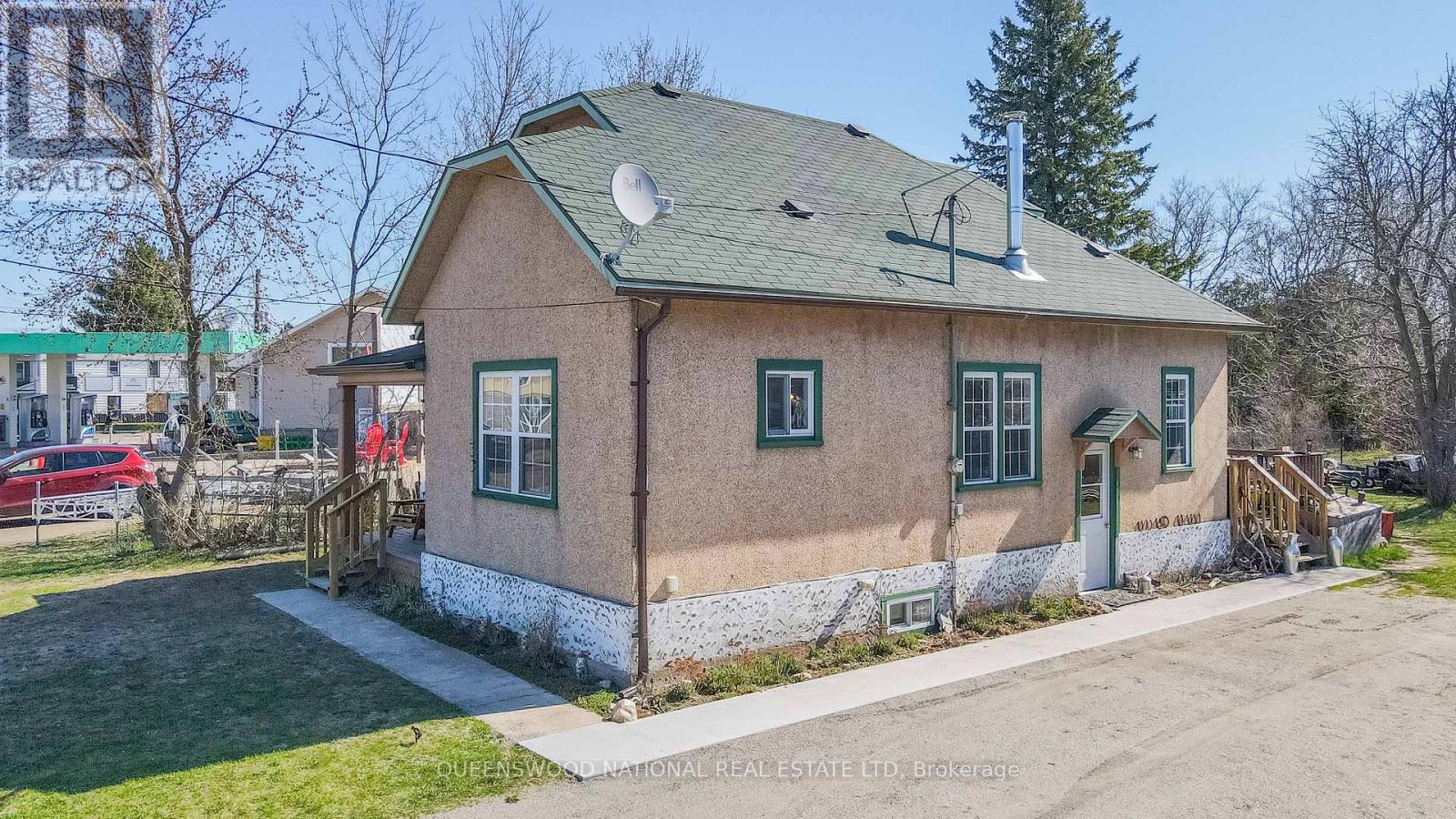 17 Bay St N, Madawaska Valley, ON K0J 1B0