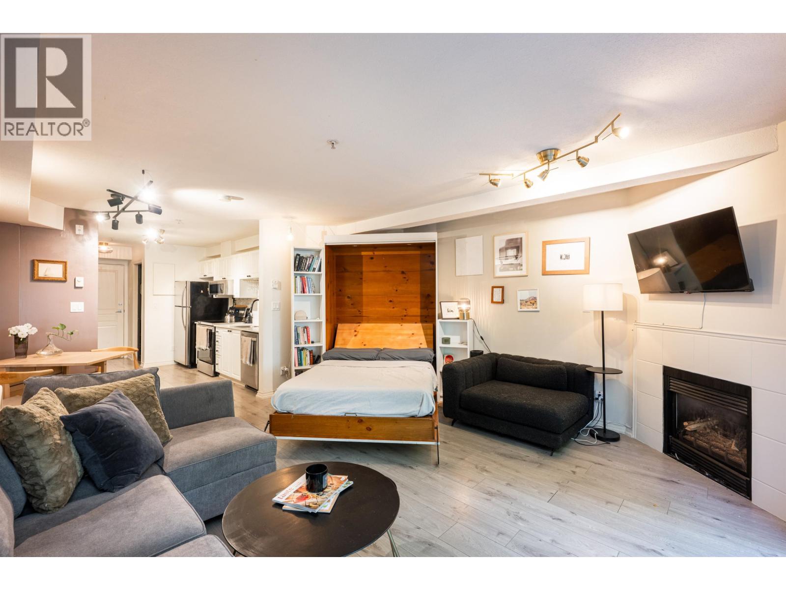 2140 W 12th Avenue Unit 102, Vancouver, BC V6K 2N2