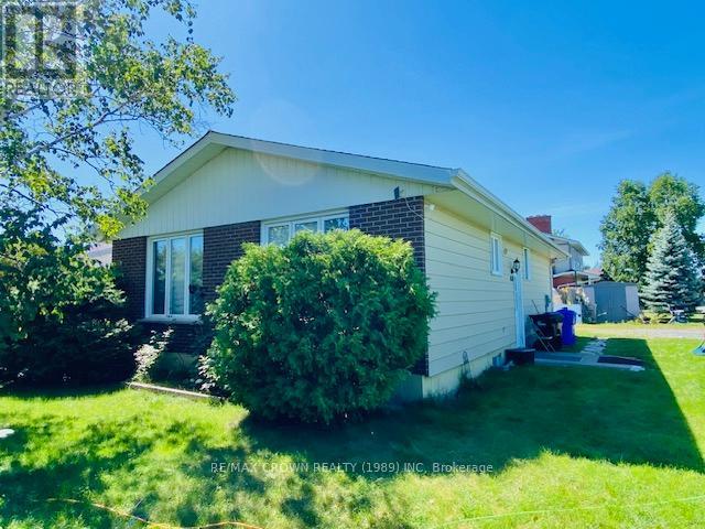 1531 Aubin St, Hearst, ON P0L 1N0