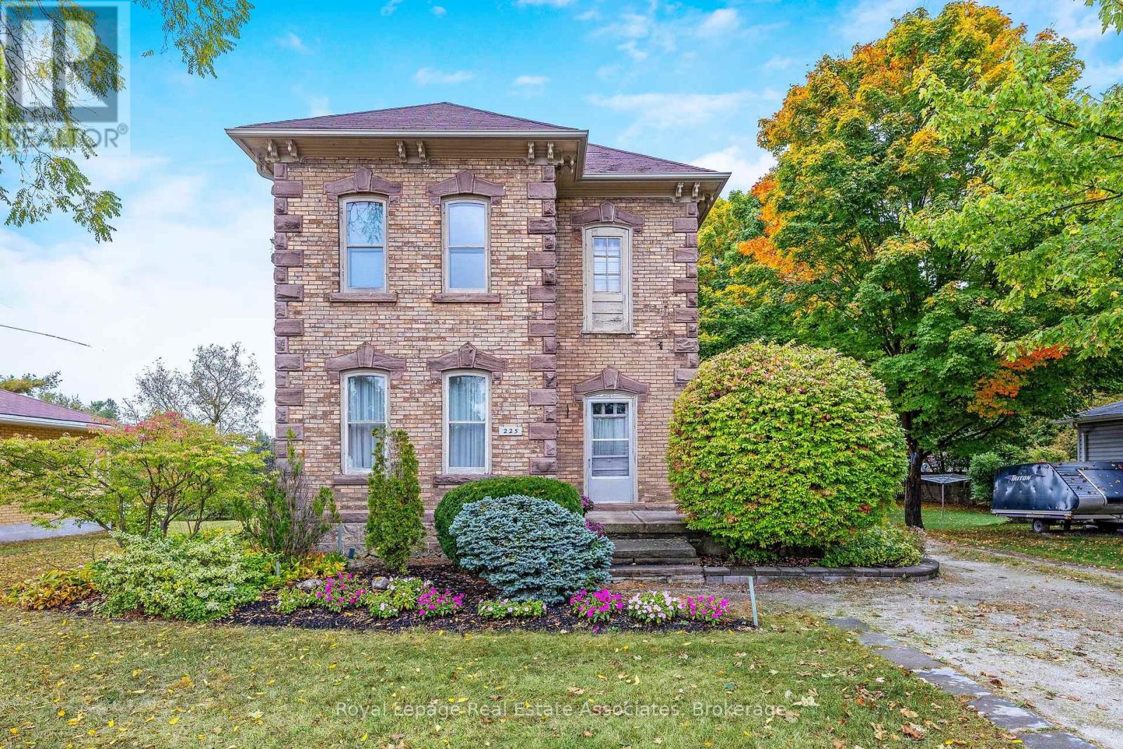 225 Main St, Erin, ON N0B 1T0