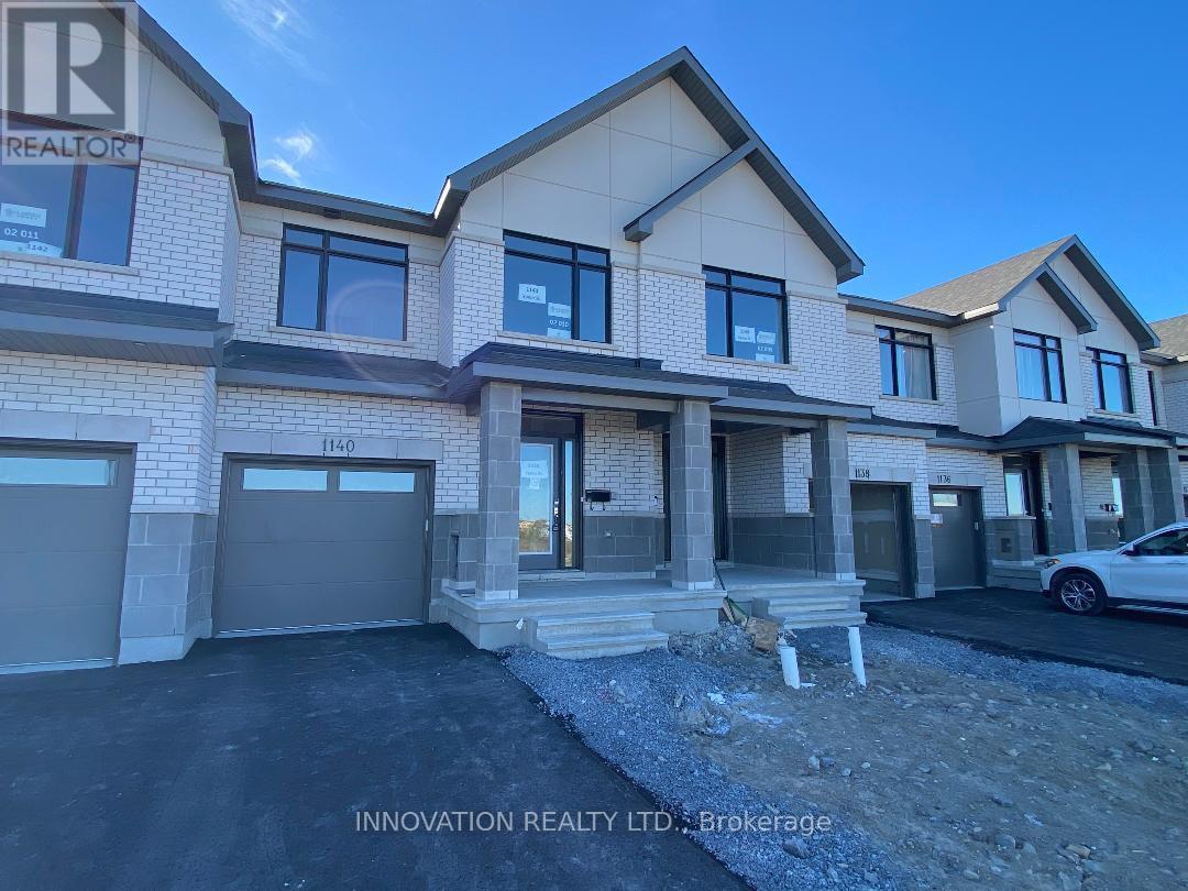 1140 Spoor St, Ottawa, ON K2W 0N4