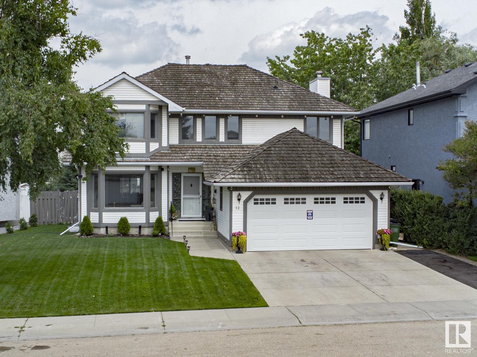 12 Elsinore Pl NW, Edmonton, AB T5X 5W3