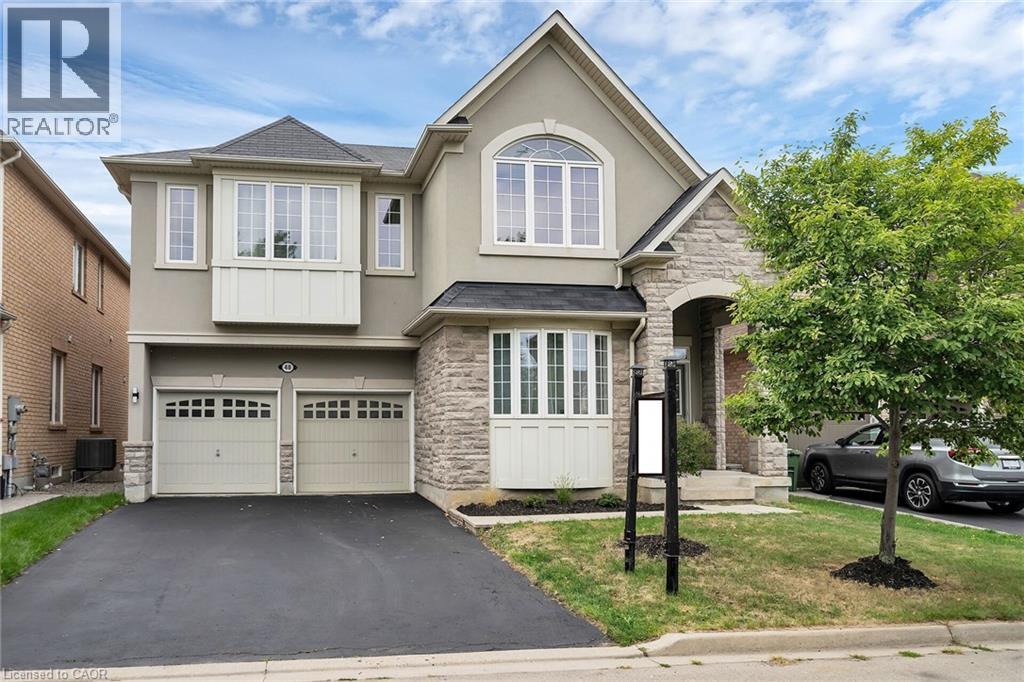 48 Montreal Cir, Hamilton, ON L8E 0E1