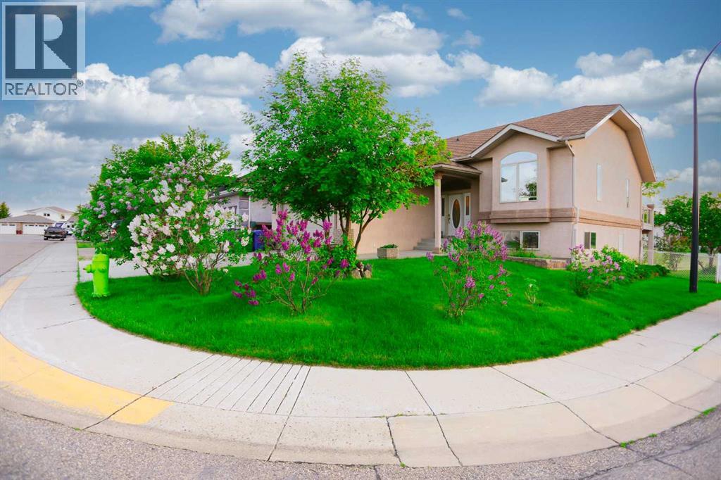 61 Leung Close, Red Deer, AB T4R 2W6