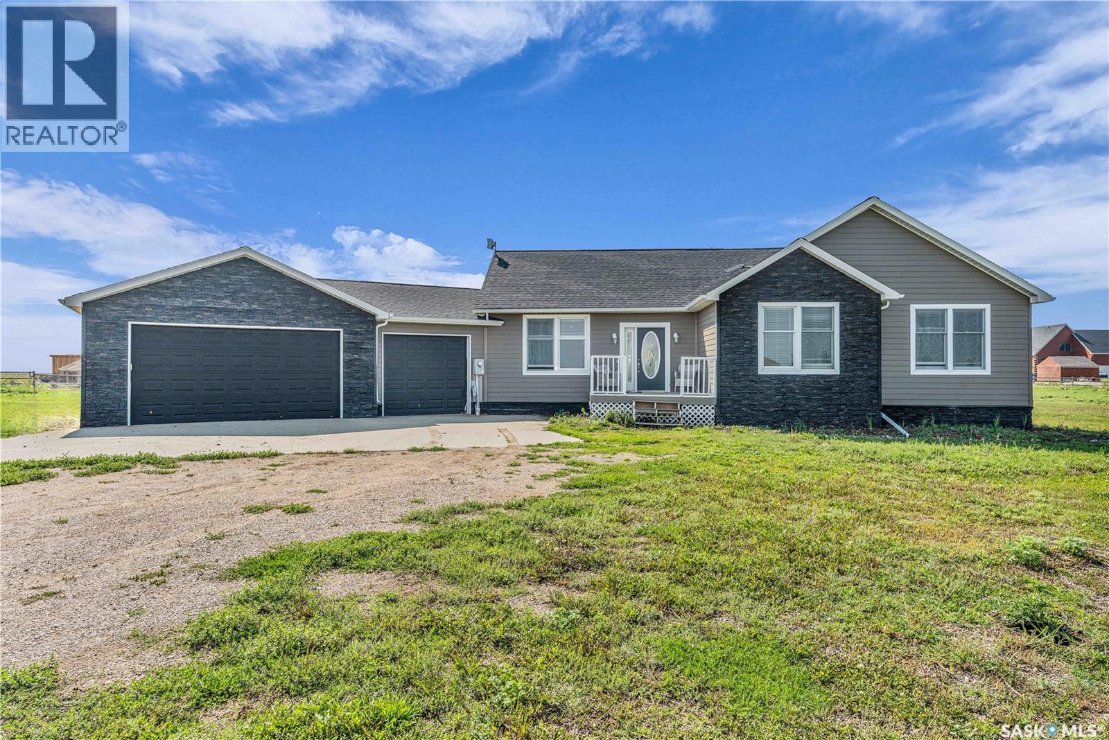 8 Eros Bay, Lumsden, SK S0G 3C0