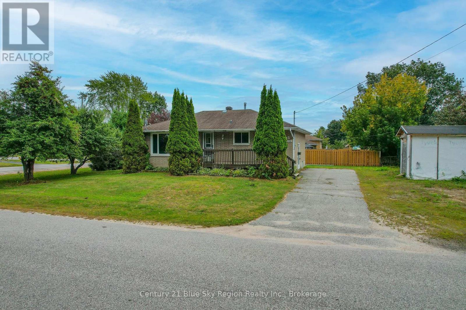 23 Strathcona Dr, North Bay, ON P1A 2M8