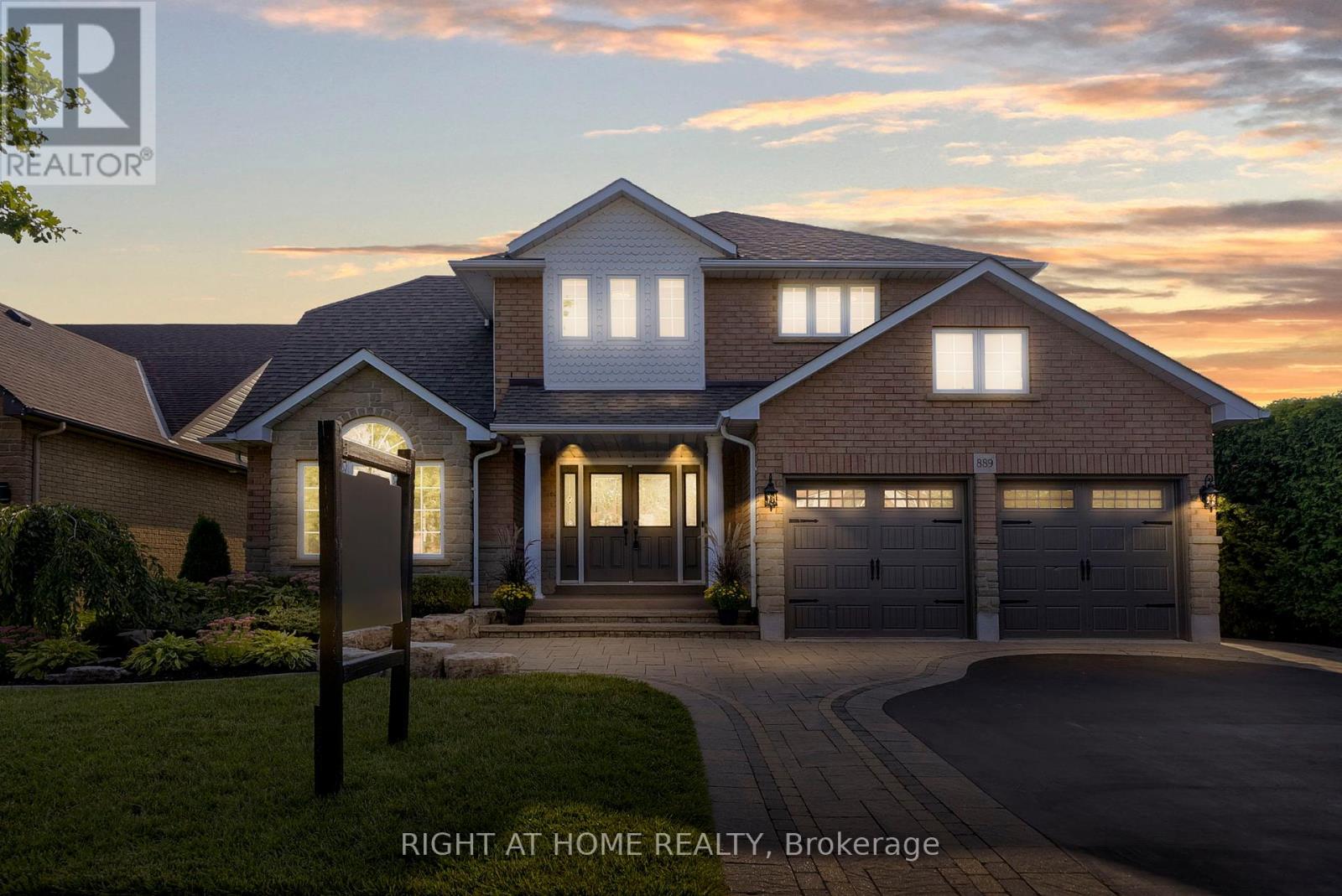 889 Oberland Dr, Oshawa, ON L1K 2M2
