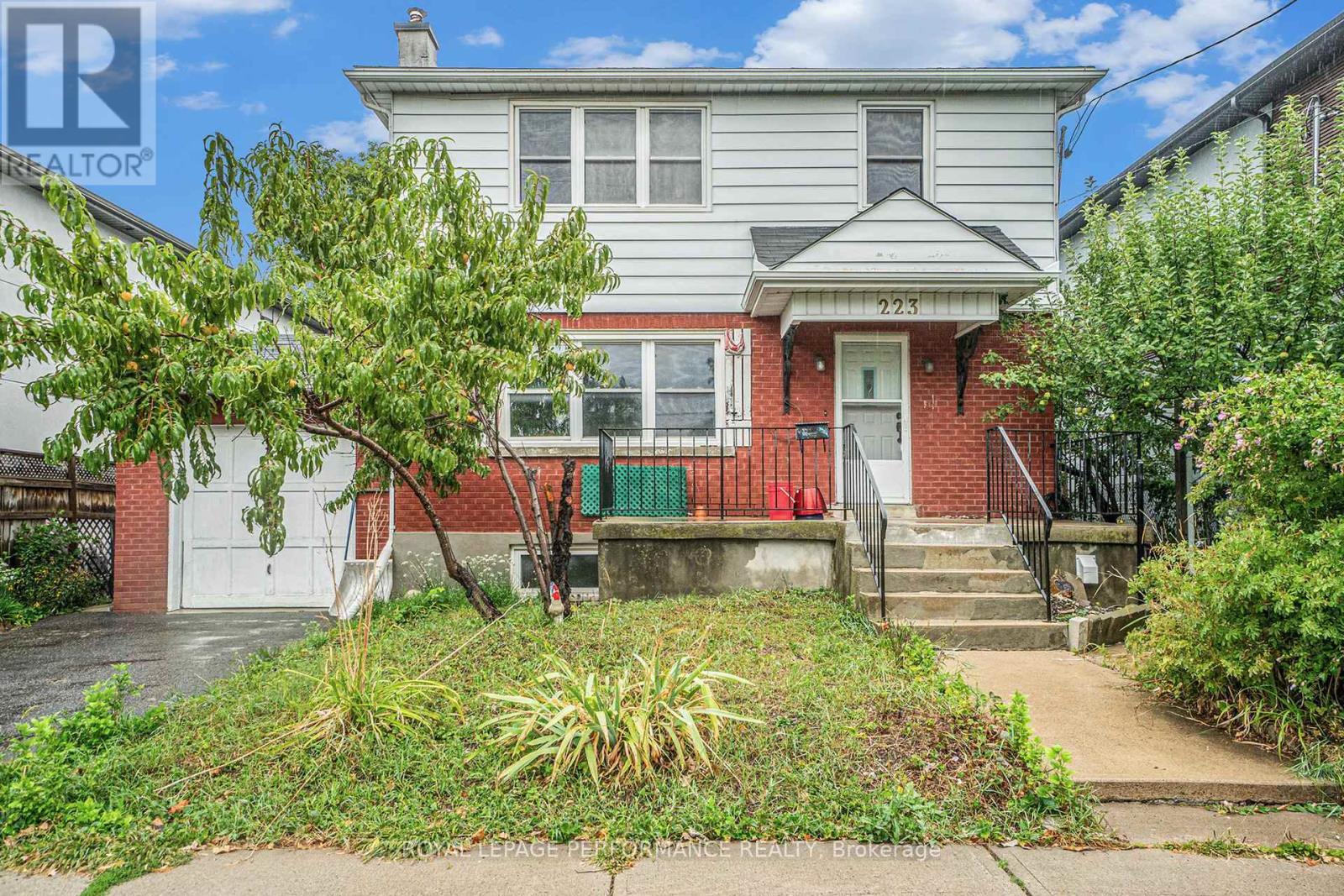 223 Carleton Ave, Ottawa, ON K1Y 0J5