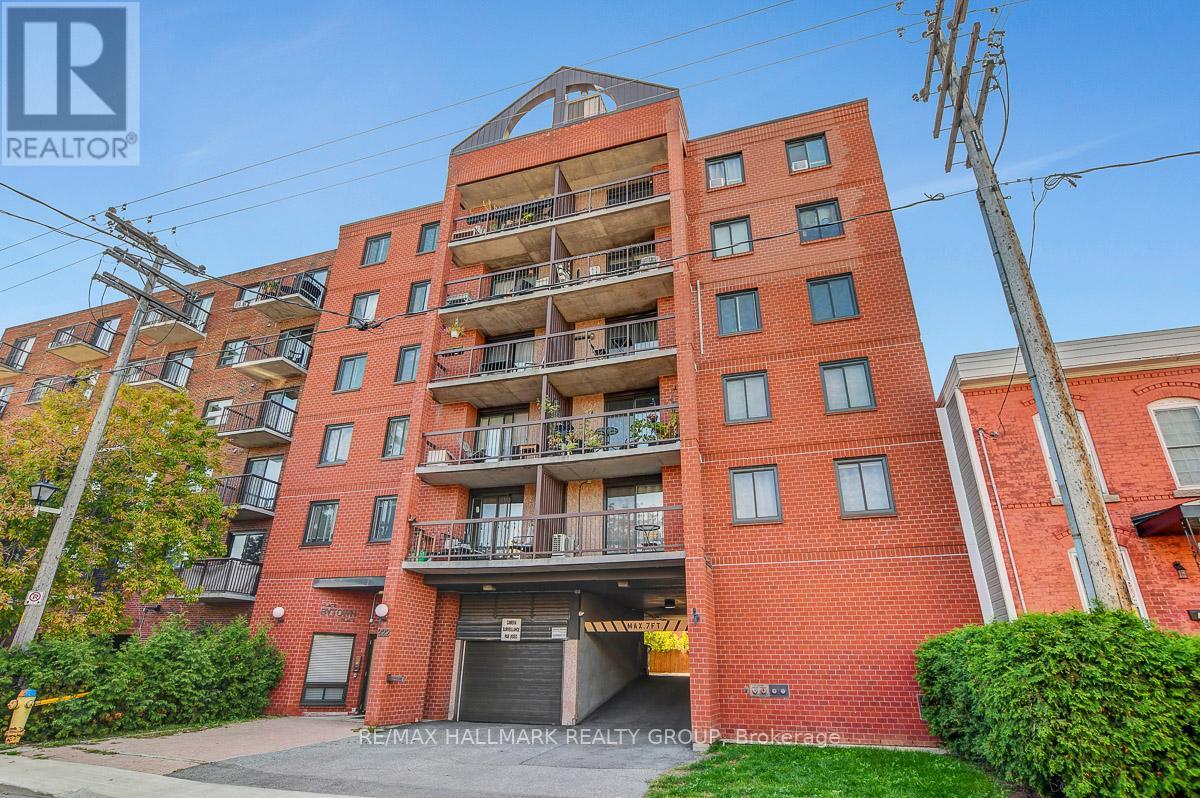 504 222 Guigues Ave, Ottawa, ON K1N 5J2