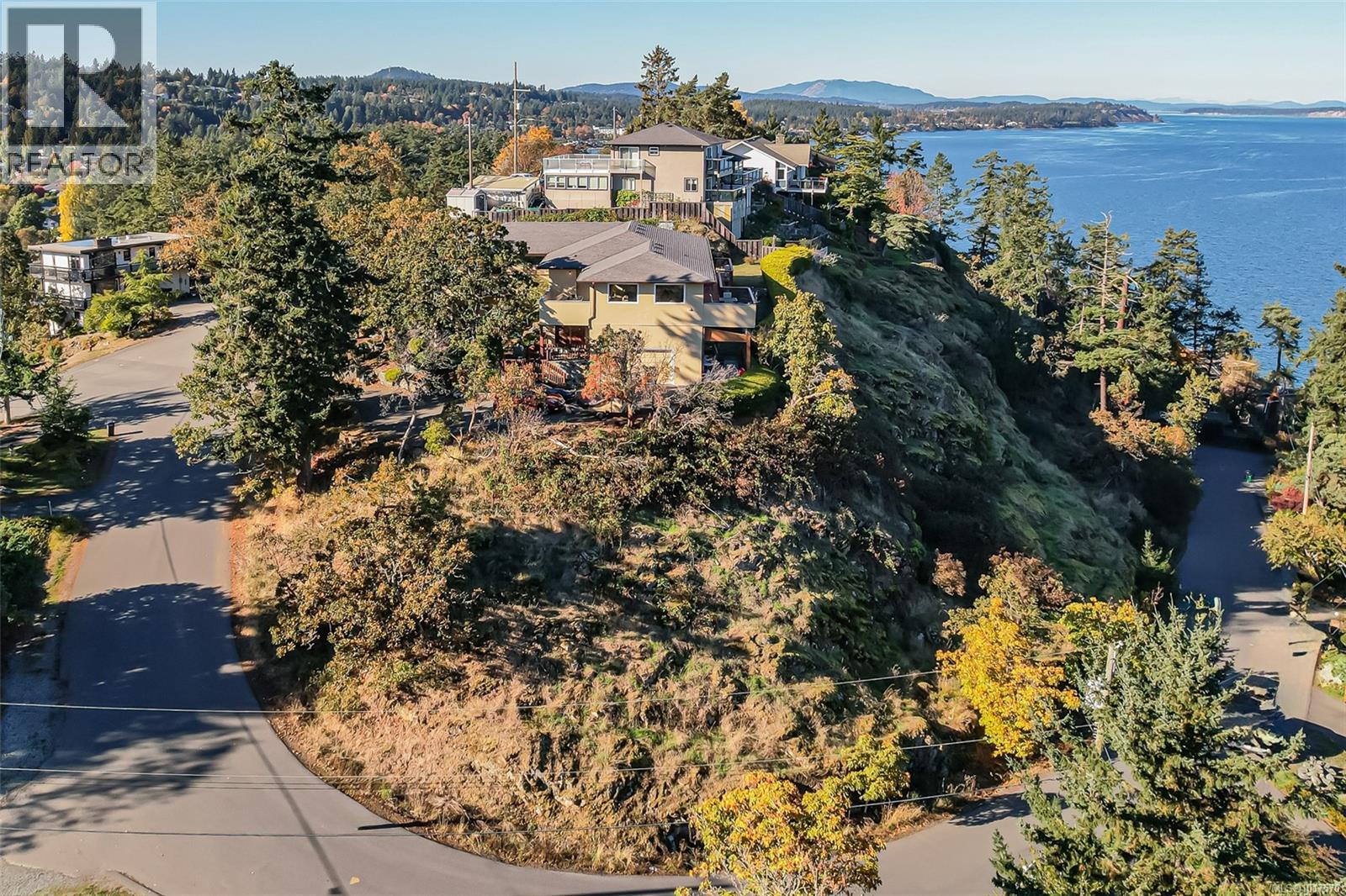 4727 Treetop Hts, Saanich, BC V8Y 1E3