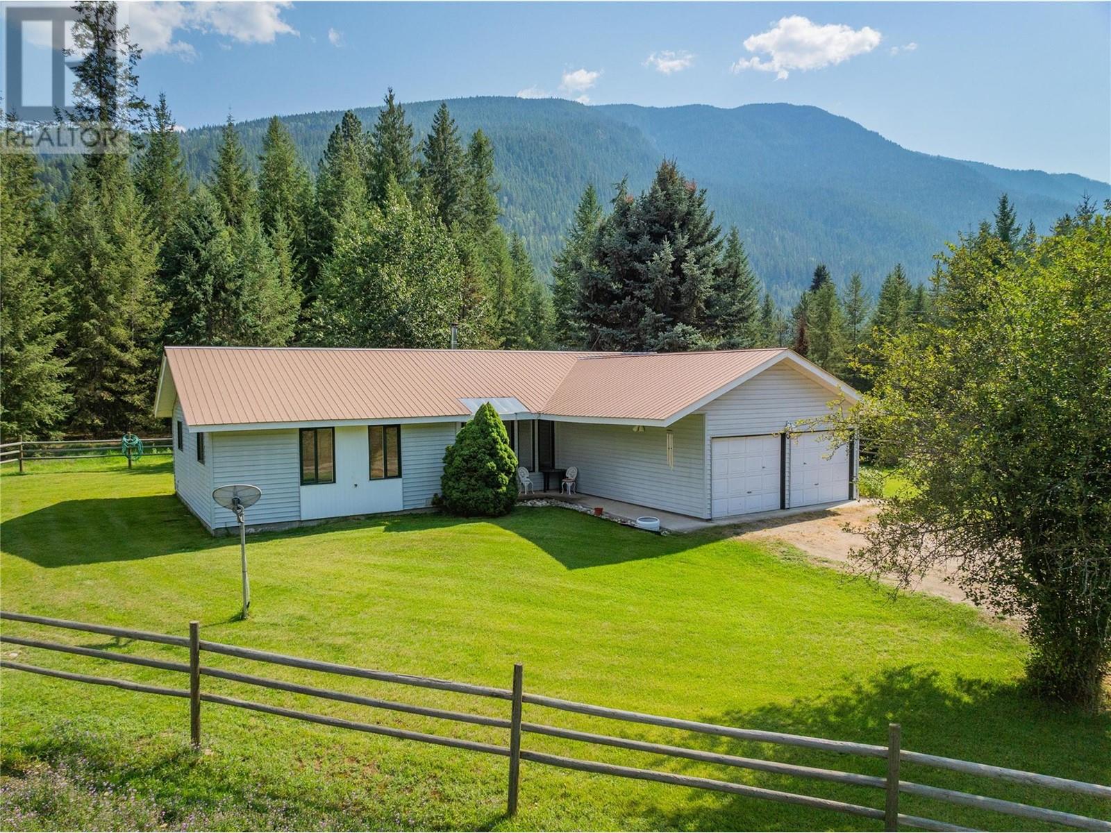 5132 Pedro Creek Rd, Winlaw, BC V0G 2J0