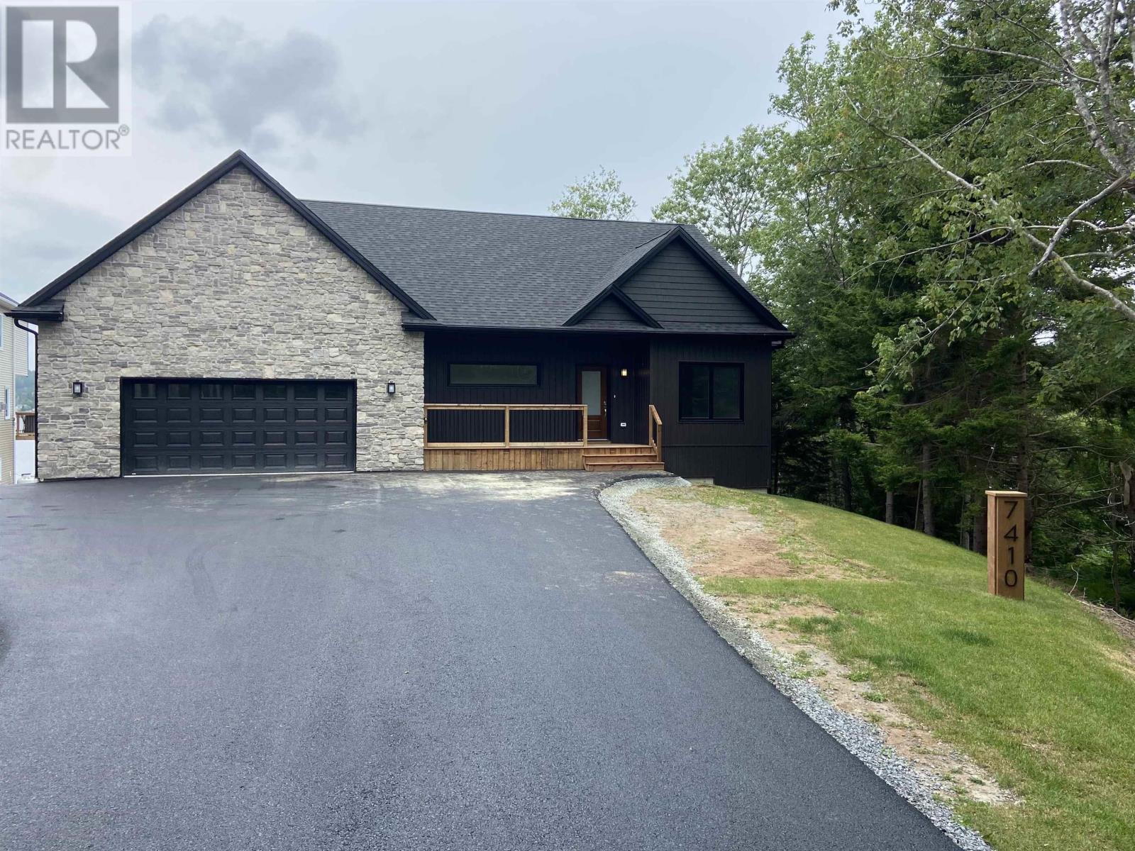 7410 St Margarets Bay Rd, Boutiliers Point, NS B3Z 1S6