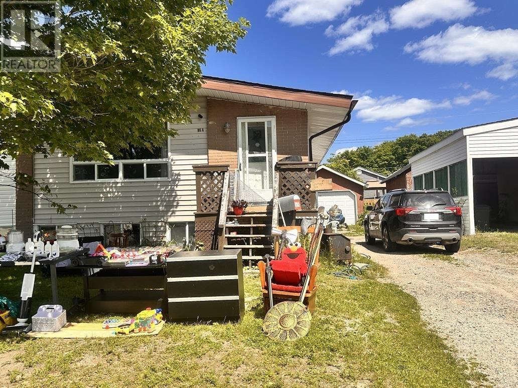 98 Axmith Ave #a, Elliot Lake, ON P5A 1B8