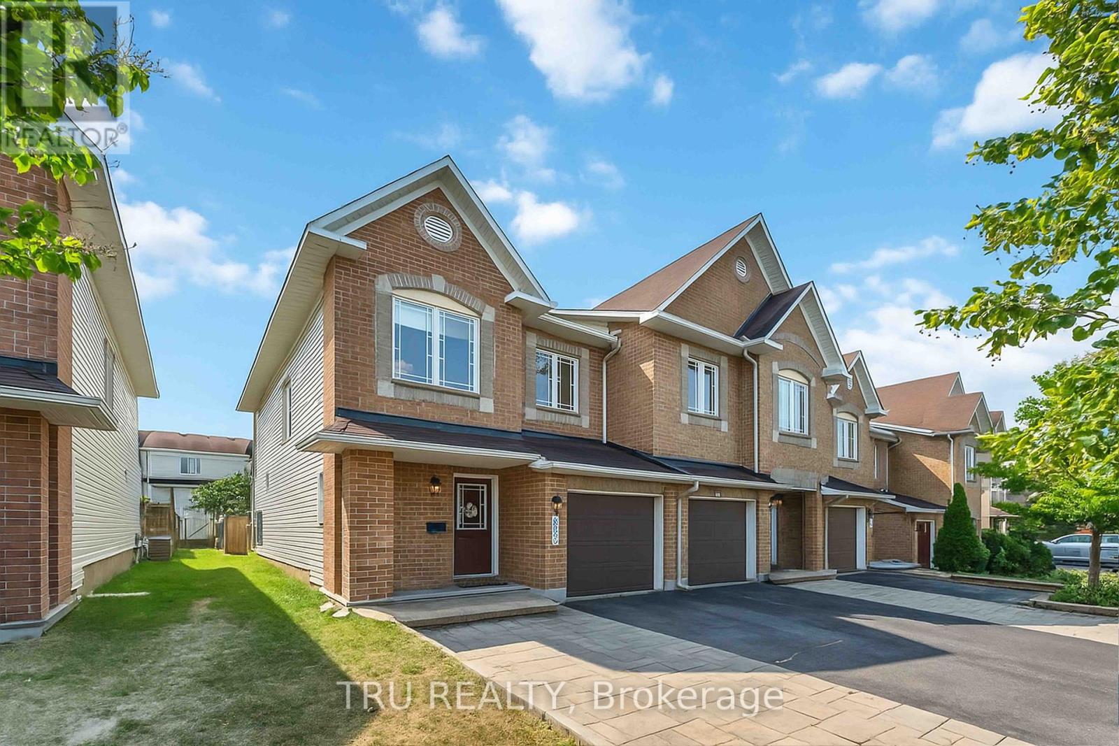 217 Sorento St, Ottawa, ON K2J 0B6