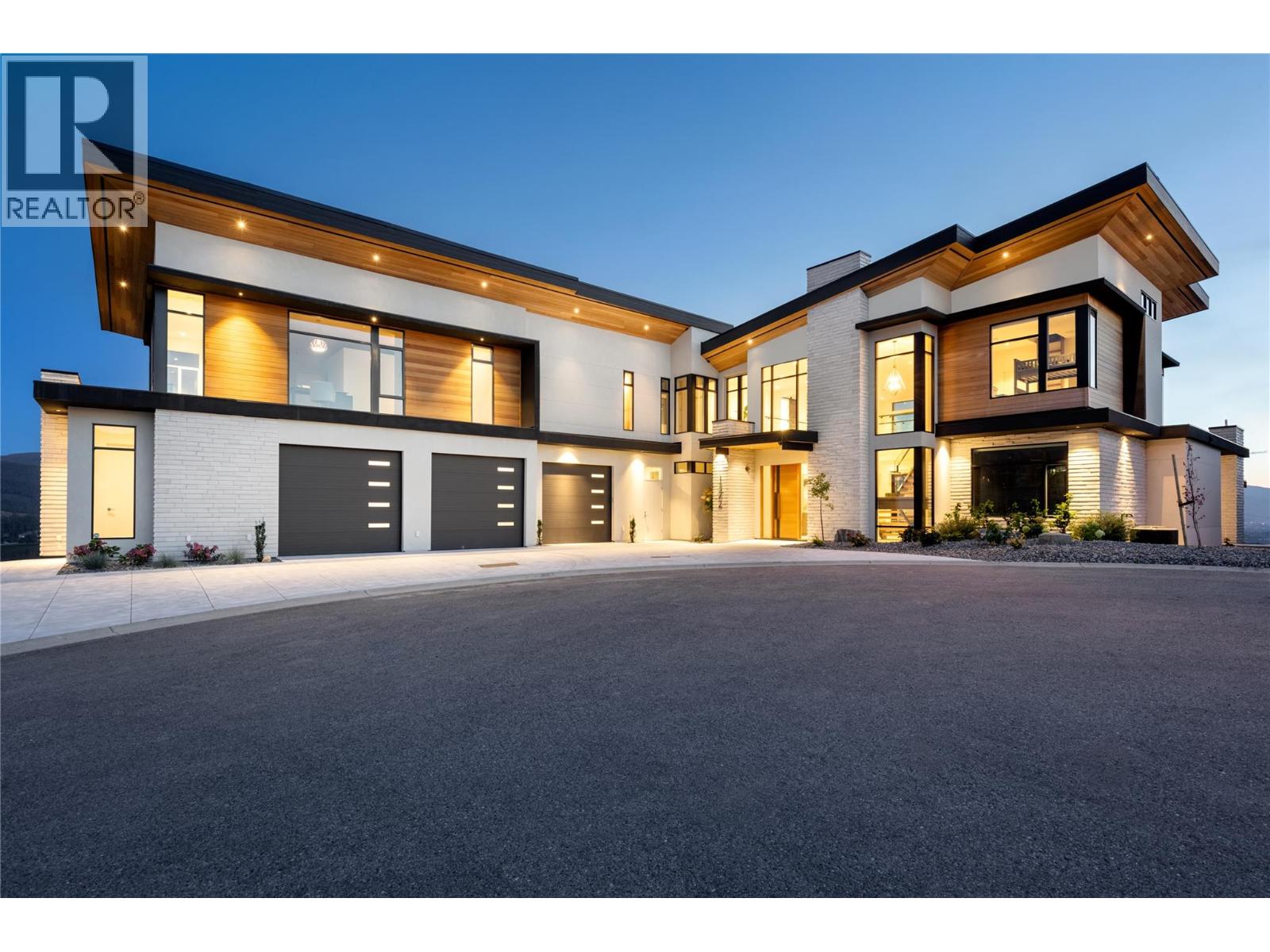 1372 Mine Hill Dr, Kelowna, BC V1P 1S5
