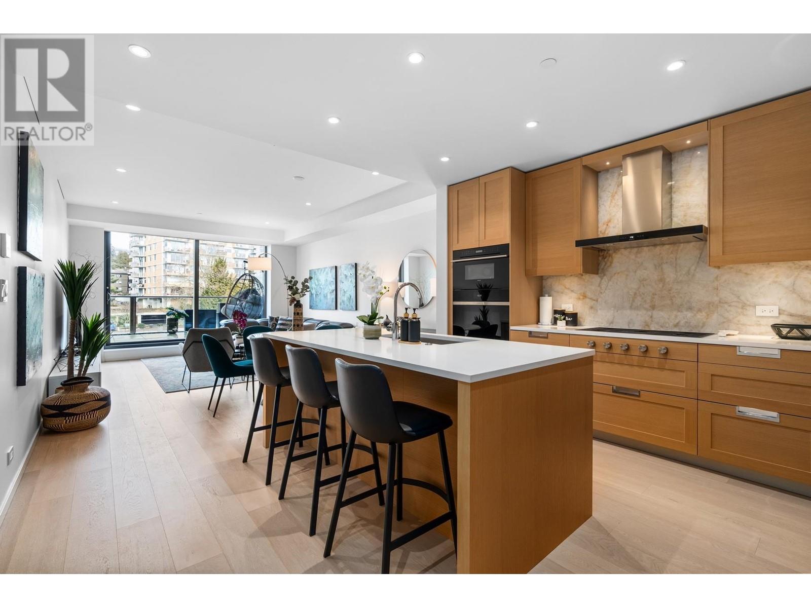 1355 Bellevue Avenue Unit 310, West Vancouver, BC V7T 0B4