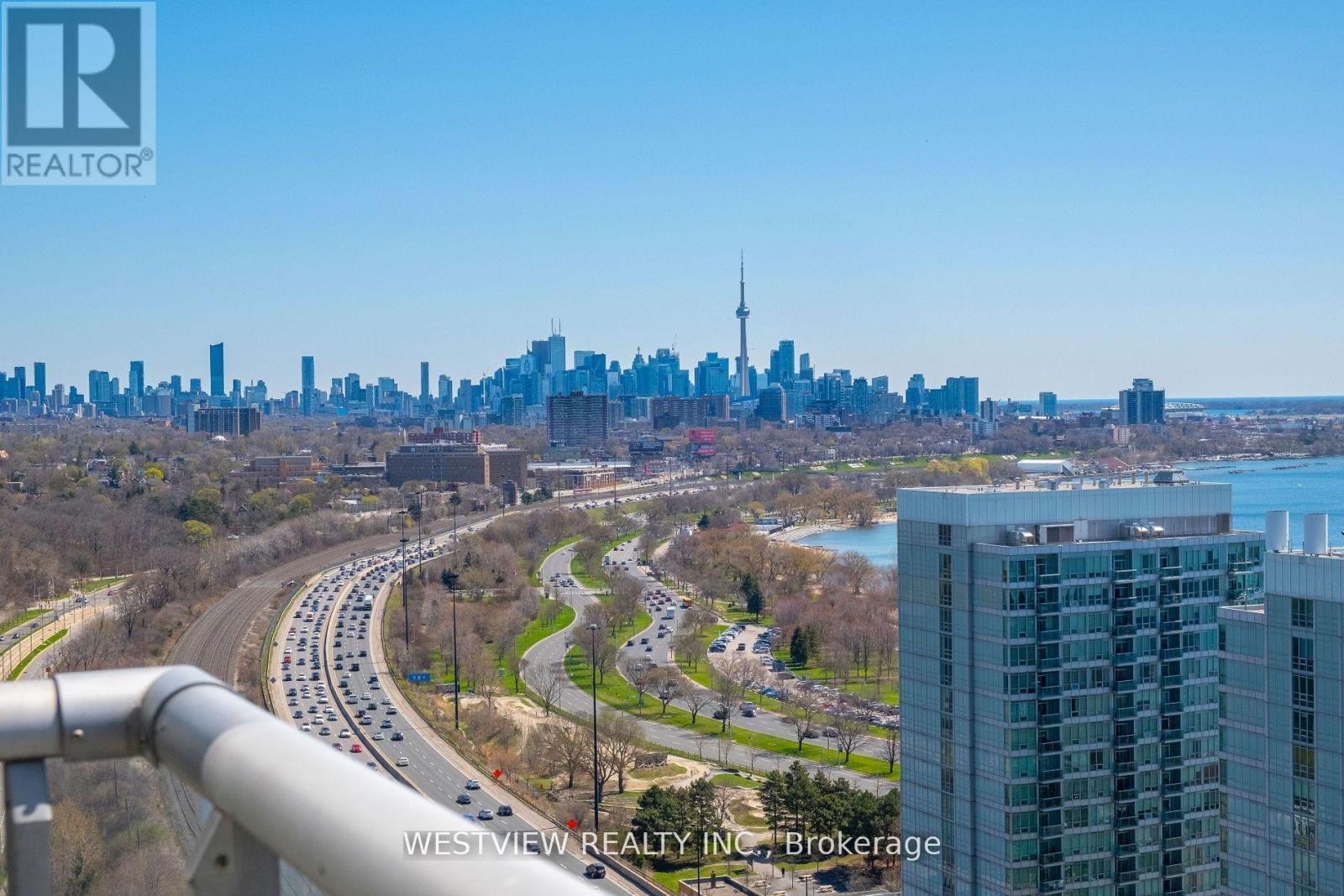 2610 15 Windermere Ave, Toronto, ON M6S 5A2