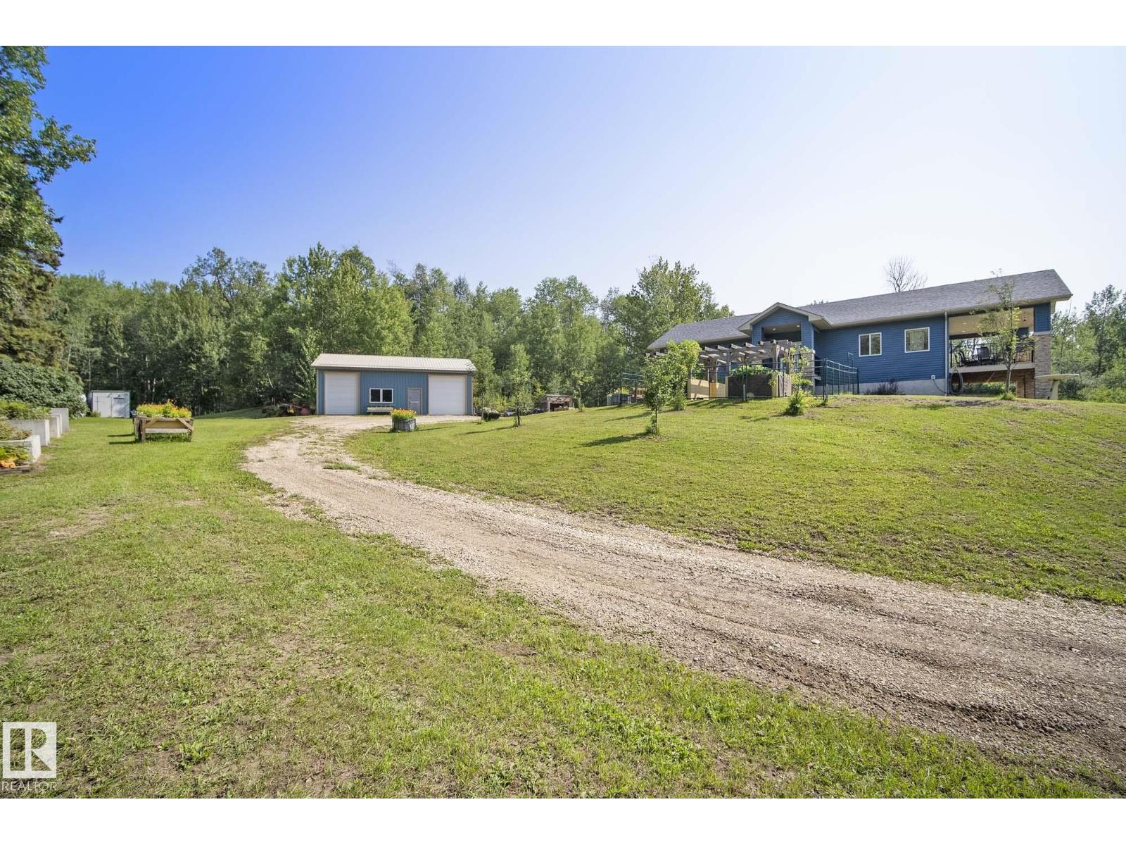 4518 Lakeshore Rd, Rural Parkland County, AB T0E 2K0