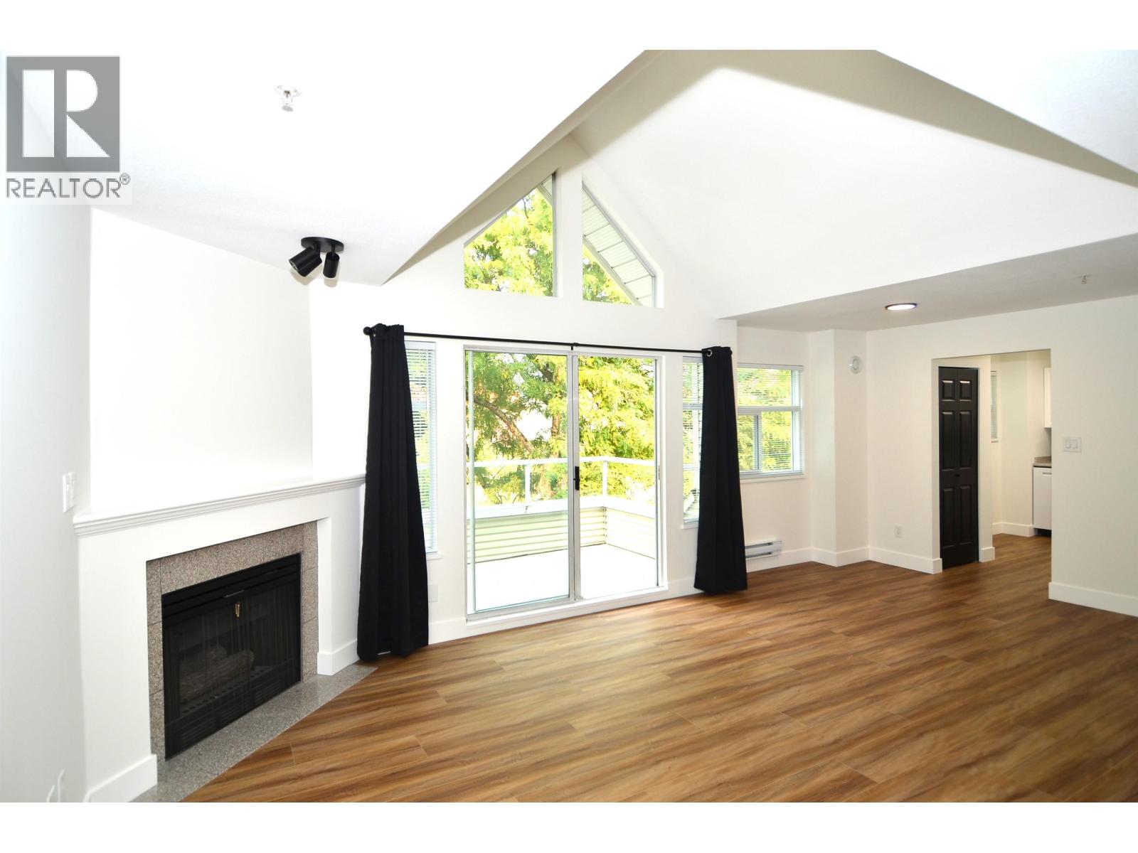 3638 Rae Avenue Unit 404, Vancouver, BC V5R 2P5