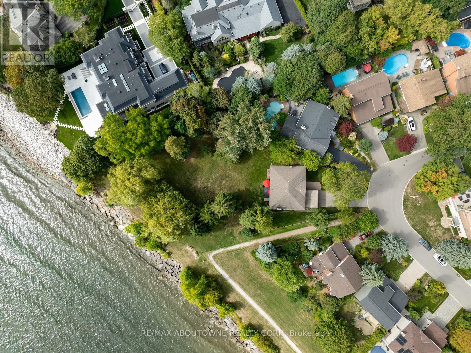 20 Arkendo Dr, Oakville, ON L6J 5T9