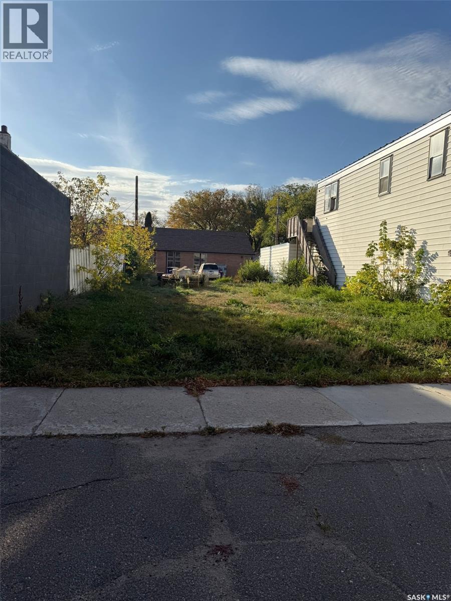 619 H Ave S, Saskatoon, SK S7M 1X1
