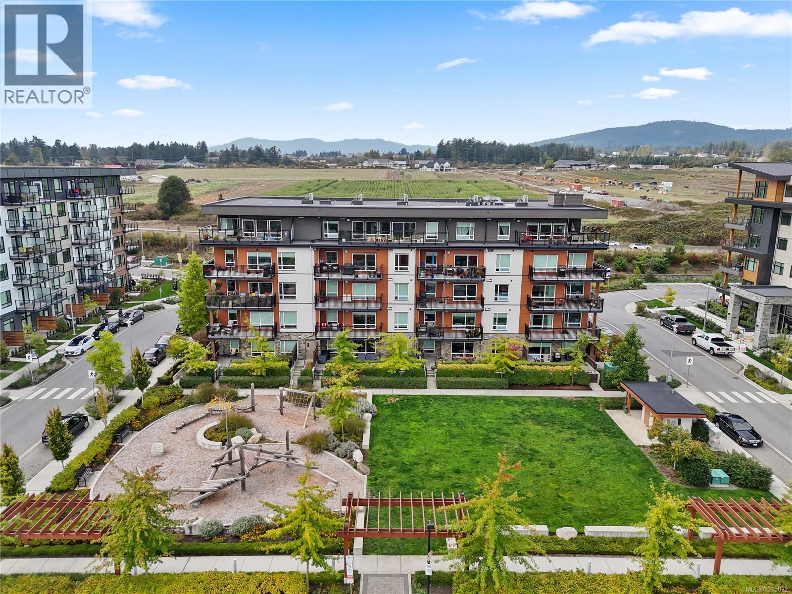 2500 Hackett Cres Unit 303 Cres, Central Saanich, BC V8M 0C1