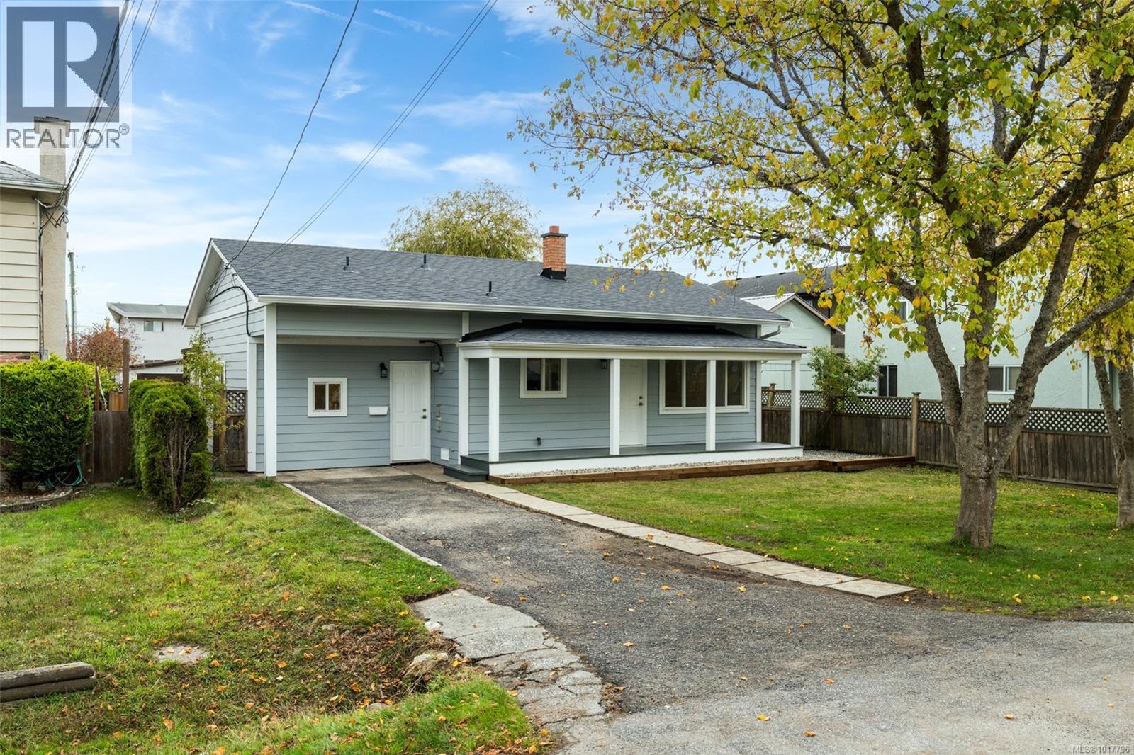 9617 Fourth St, Sidney, BC V8L 2Y5