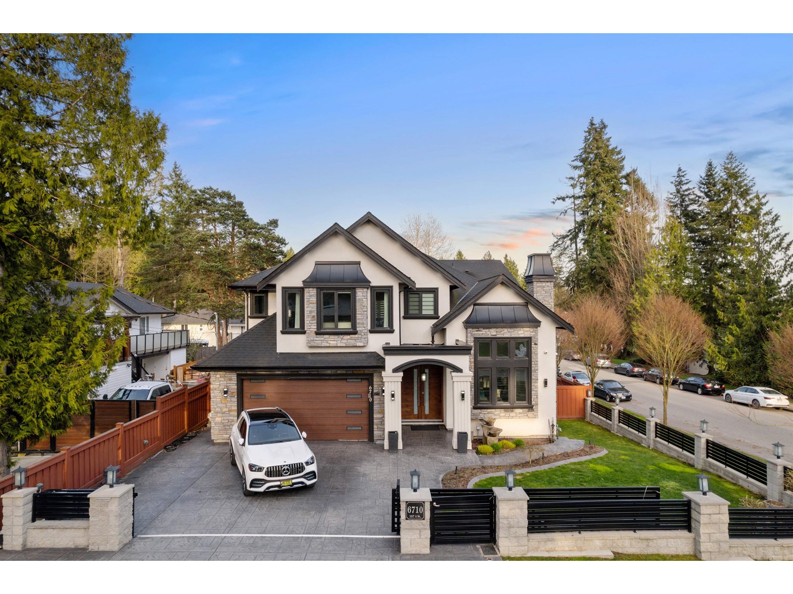 137 Street Unit 6710 #a, Surrey, BC V3W 5E9