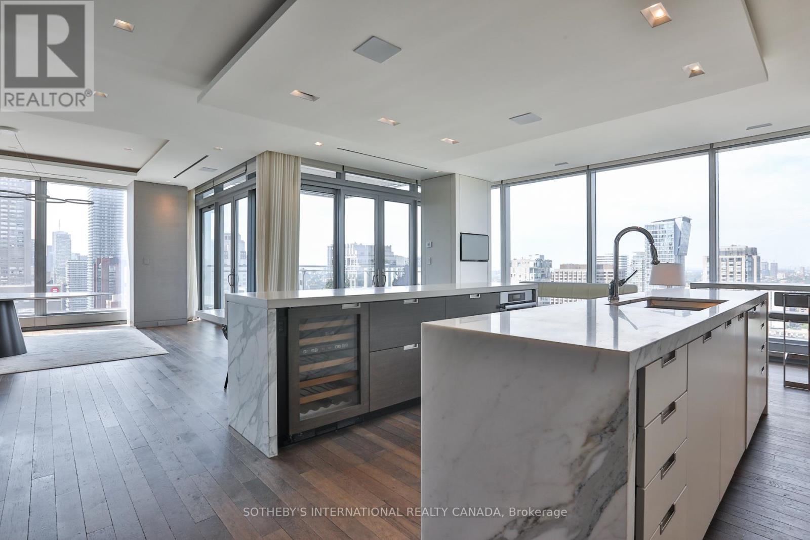 25032504 50 Yorkville Ave, Toronto, ON M4W 0A4
