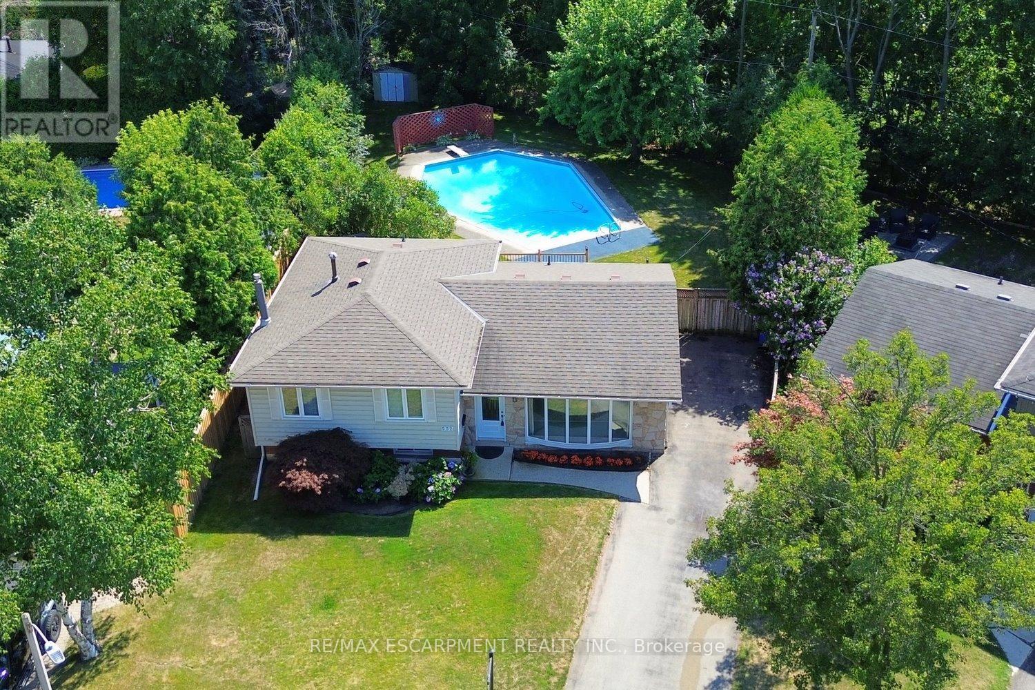 552 Hull Ct, Burlington, ON L7N 3C9