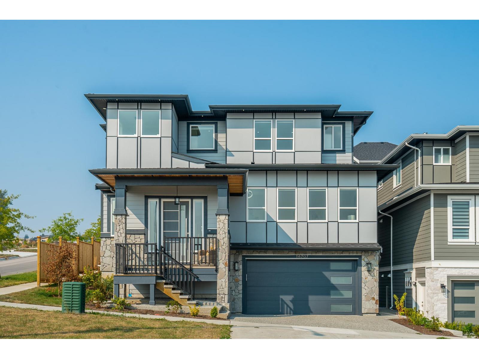 16 Avenue Unit 16707 #a, Surrey, BC V3Z 0B4