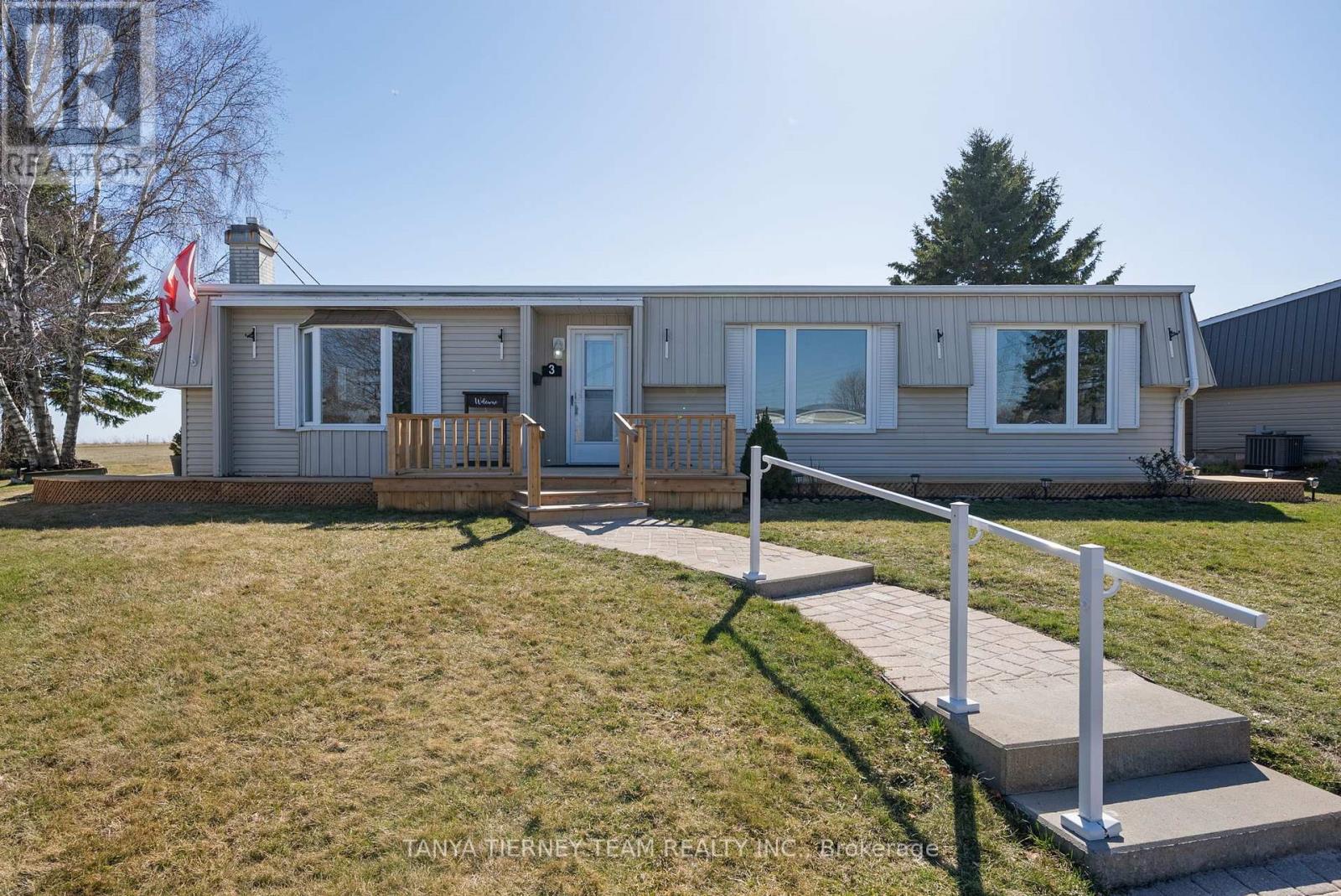 3 Bluffs Rd, Clarington, ON L1B 1A3