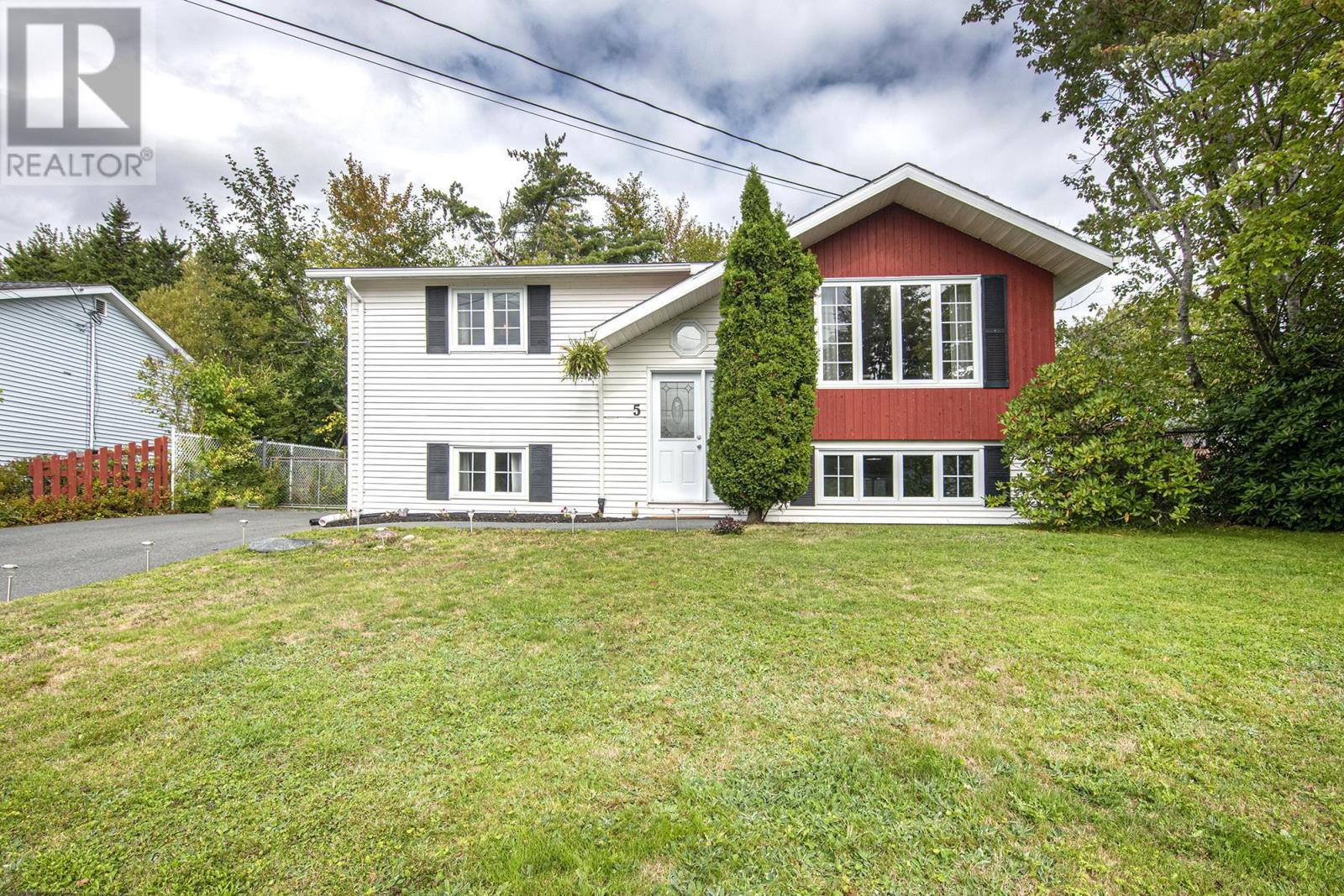 5 Silistria Dr, Dartmouth, NS B2W 5W1