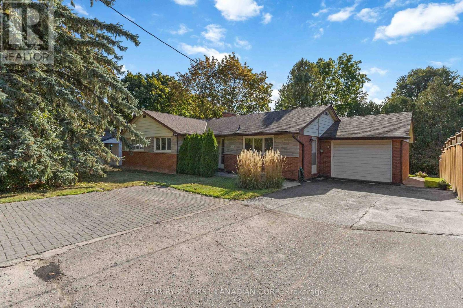 296 Sarnia Rd, London, ON N6G 1N3