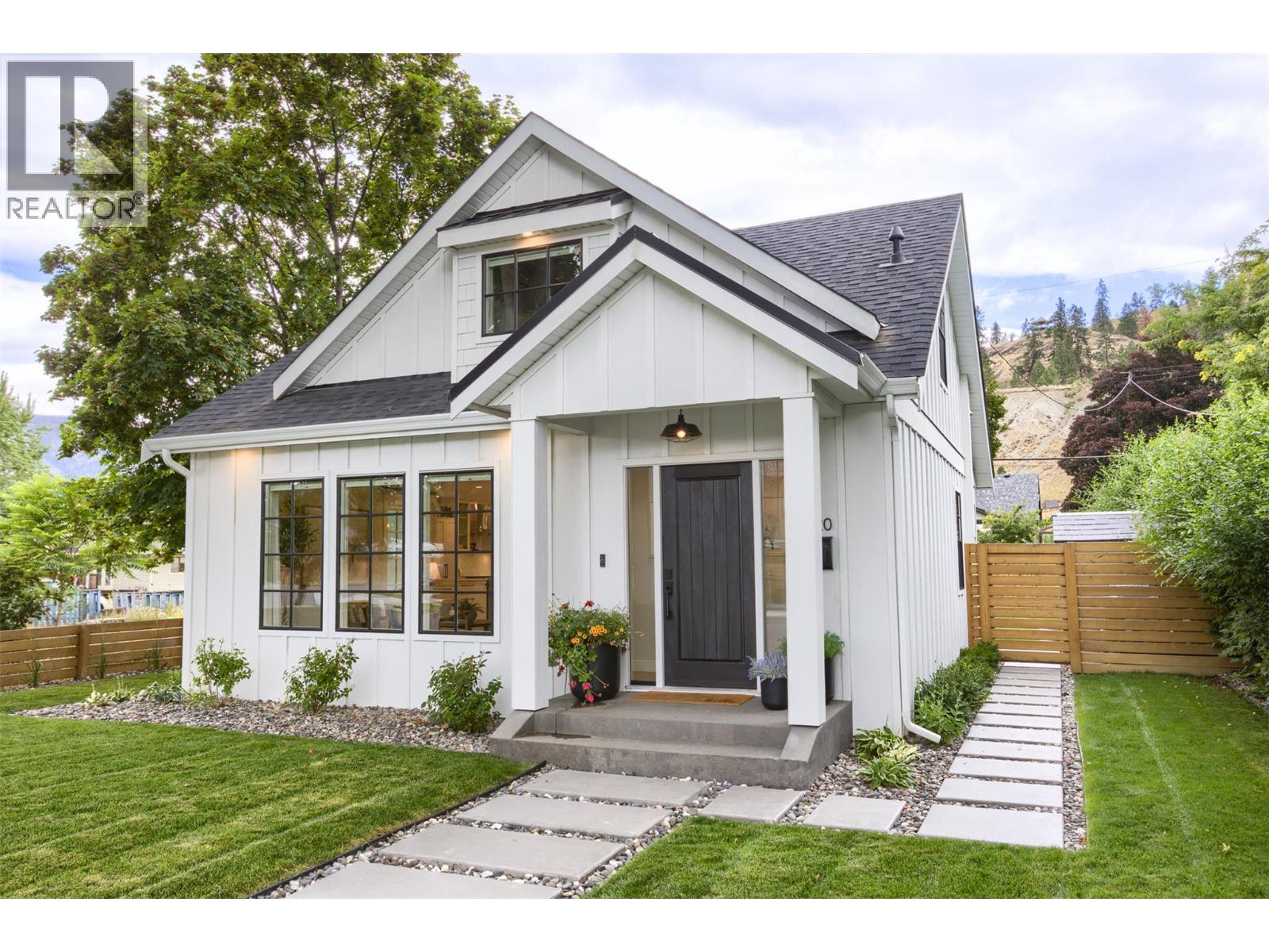 620 Cambridge Ave, Kelowna, BC V1Y 7M6
