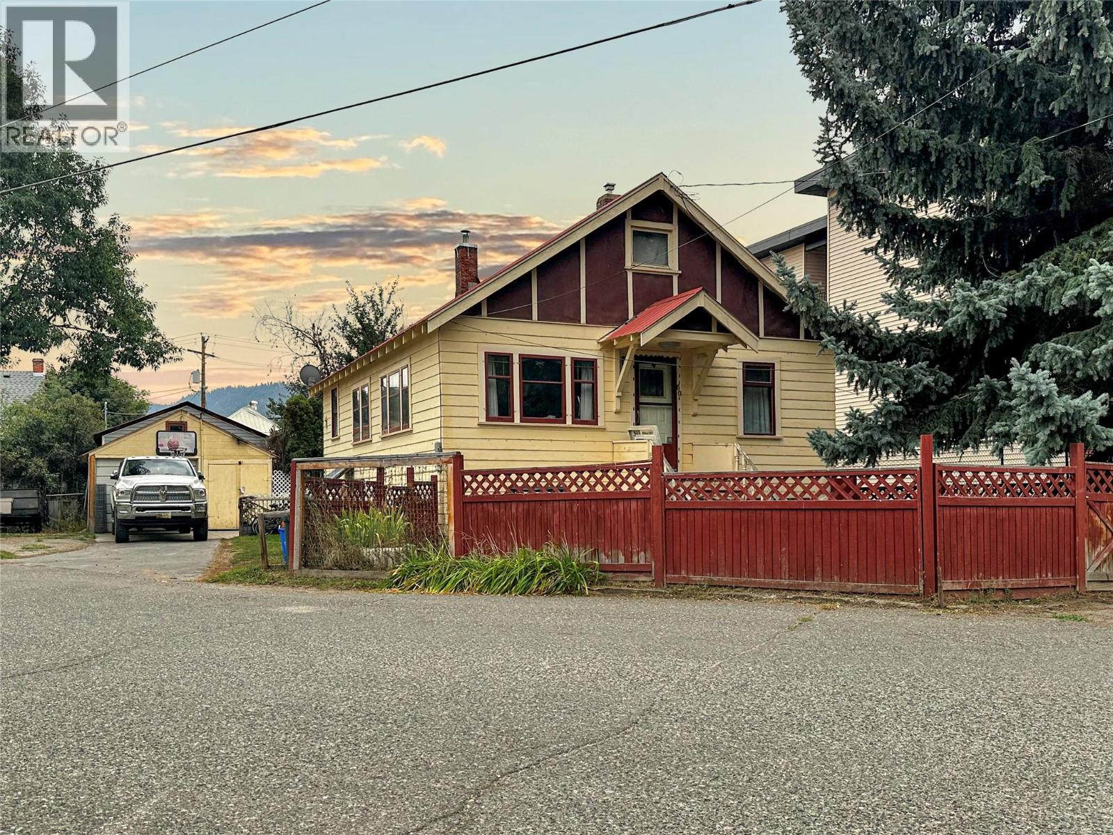 60 Angela Ave, Princeton, BC V0X 1W0