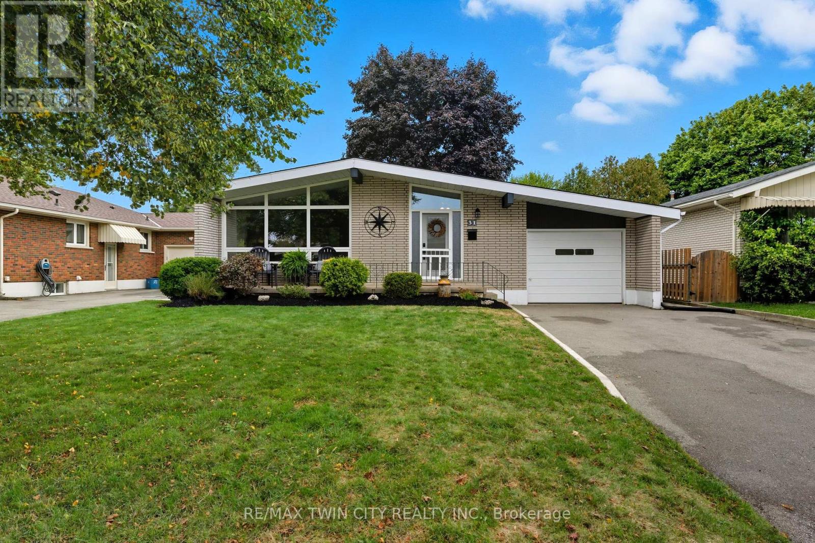 31 Buckingham St, Brantford, ON N3R 3A9