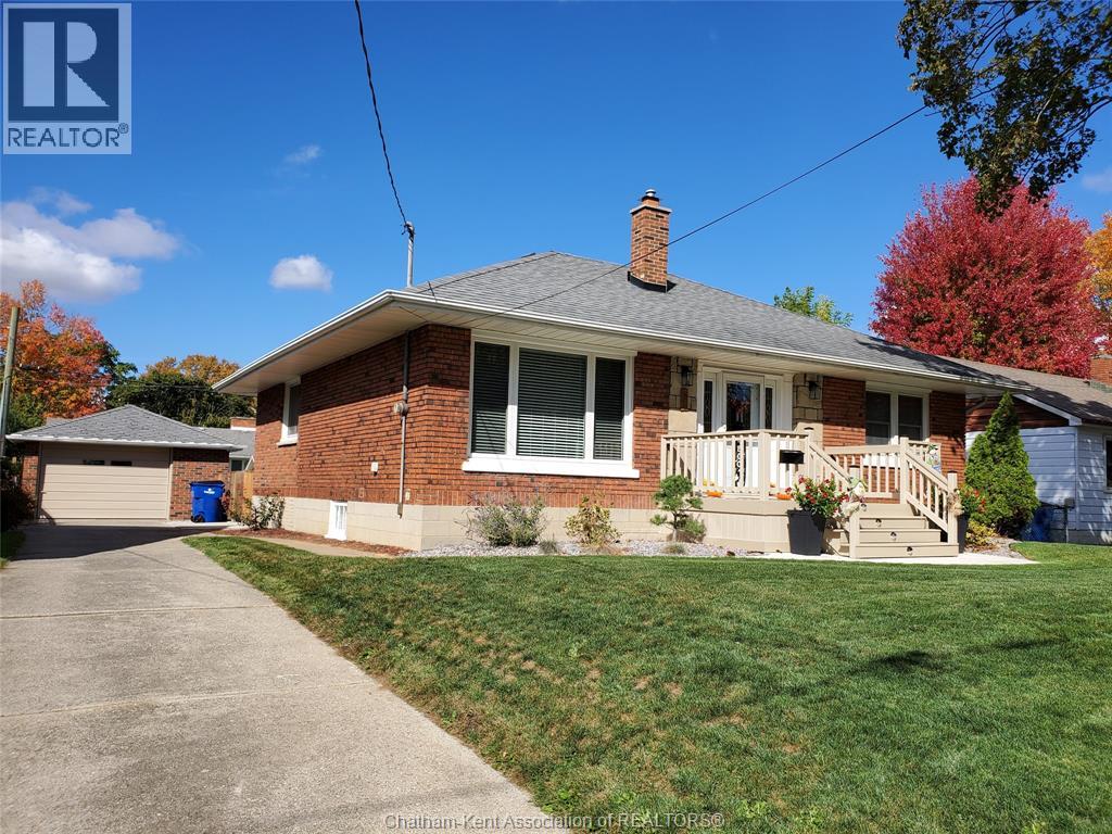 51 Tweedsmuir Ave E, Chatham, ON N7M 3Z7