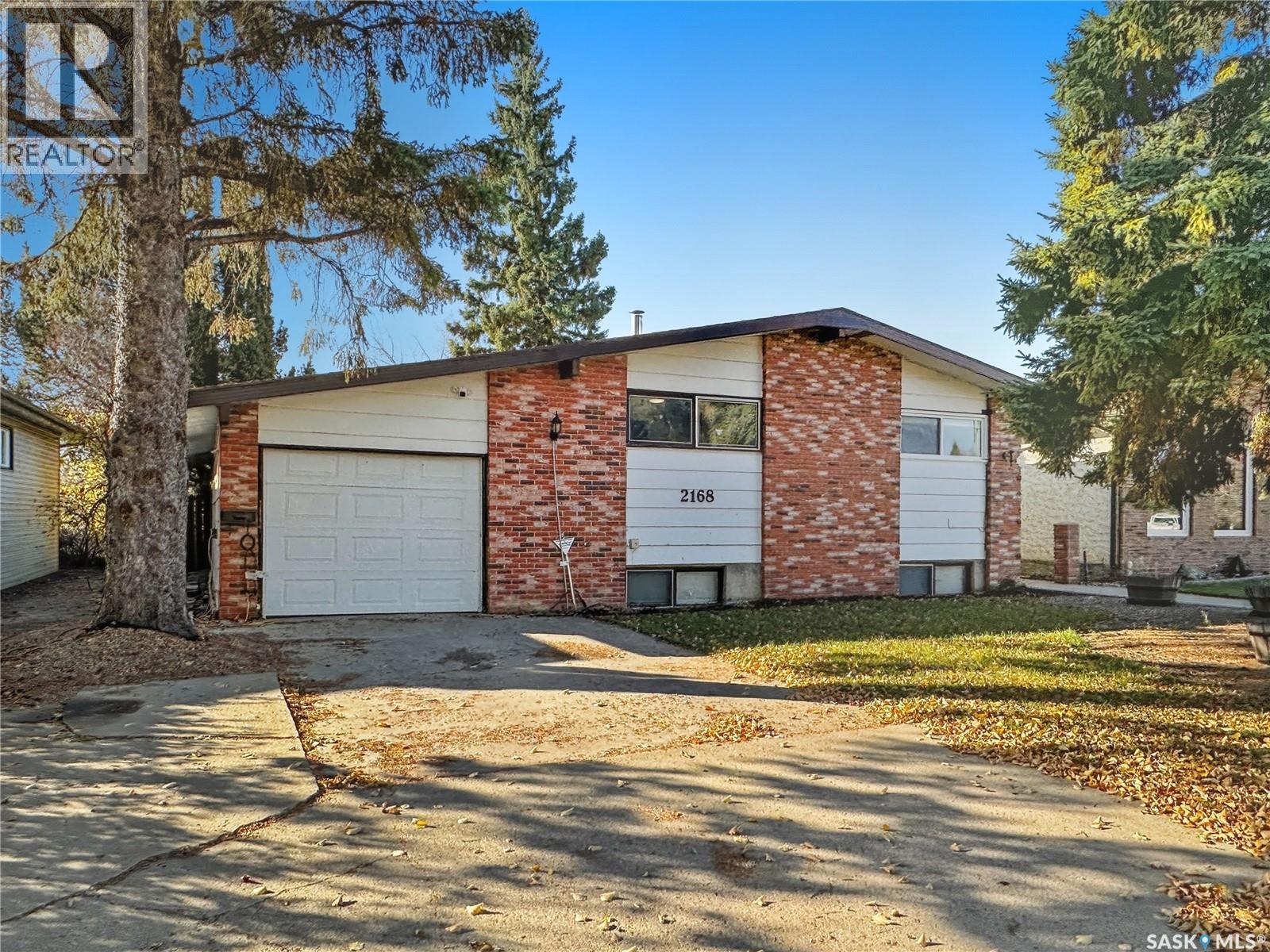 2168 Douglas Ave, North Battleford, SK S9A 3A9